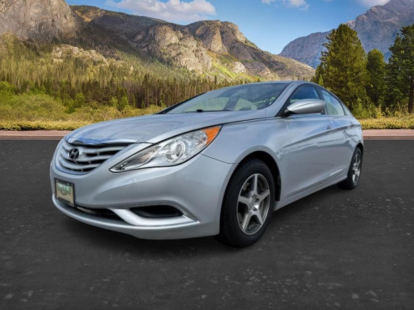 2012 SILVER /Gray Hyundai Sonata (5NPEB4ACXCH) with an 24L I-4 gasoline direct injection engine, Automatic transmission, located at 1175 N Woodruff Ave, Idaho Falls, ID, 83401, 43.506901, -111.999657 - At Timberline Auto, finding a great deal on your next vehicle is always easy! Our experienced sales staff's goal is to help find you the right vehicle at the right price! Our knowledgeable finance department has options for almost any credit score. We offer extended service contract options to prote - Photo#0