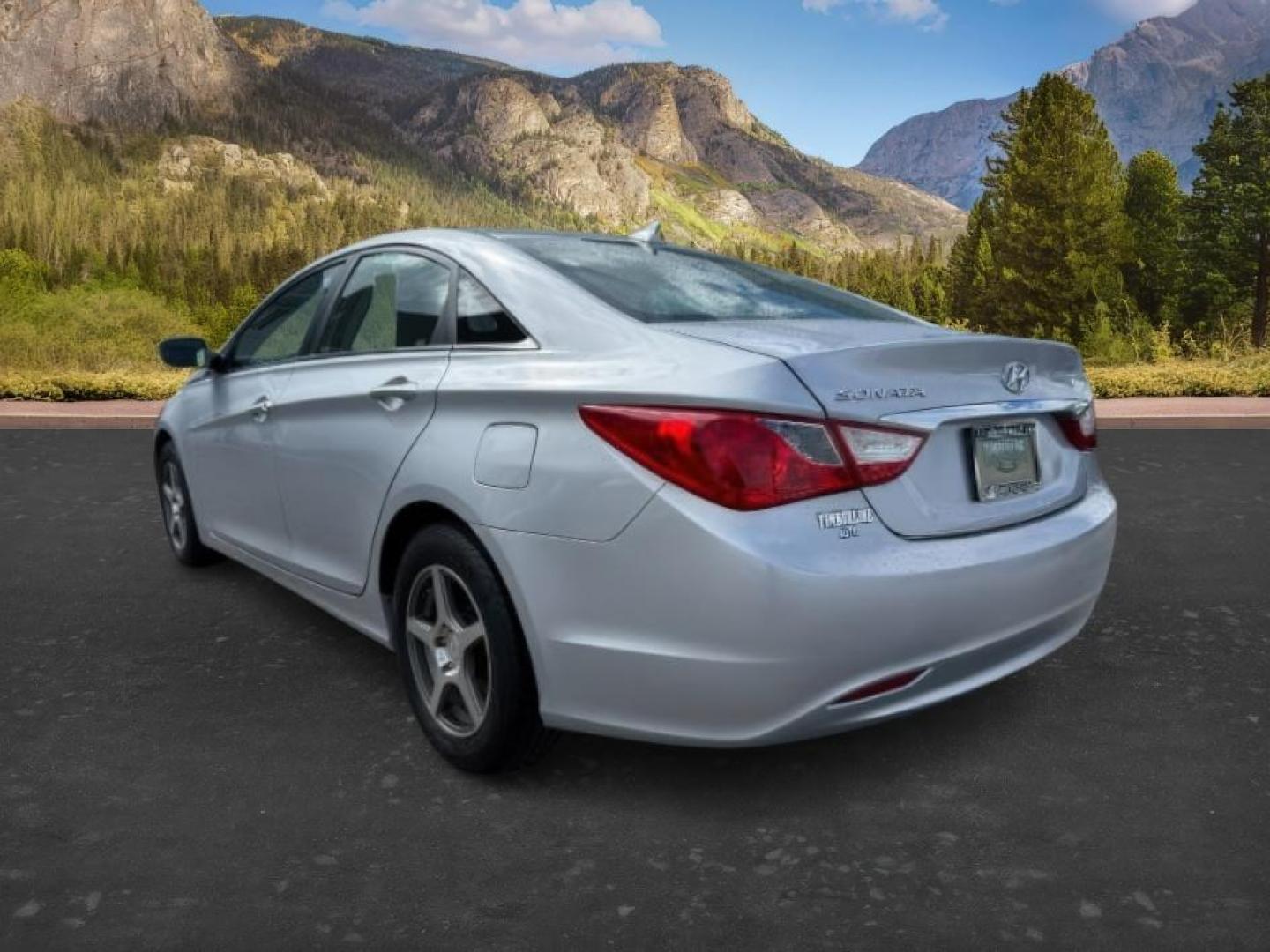 2012 SILVER /Gray Hyundai Sonata (5NPEB4ACXCH) with an 24L I-4 gasoline direct injection engine, Automatic transmission, located at 1175 N Woodruff Ave, Idaho Falls, ID, 83401, 43.506901, -111.999657 - At Timberline Auto, finding a great deal on your next vehicle is always easy! Our experienced sales staff's goal is to help find you the right vehicle at the right price! Our knowledgeable finance department has options for almost any credit score. We offer extended service contract options to prote - Photo#2