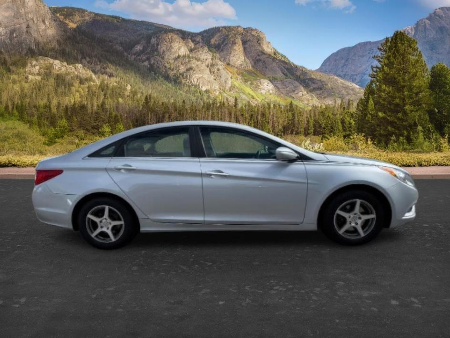 2012 SILVER /Gray Hyundai Sonata (5NPEB4ACXCH) with an 24L I-4 gasoline direct injection engine, Automatic transmission, located at 1175 N Woodruff Ave, Idaho Falls, ID, 83401, 43.506901, -111.999657 - At Timberline Auto, finding a great deal on your next vehicle is always easy! Our experienced sales staff's goal is to help find you the right vehicle at the right price! Our knowledgeable finance department has options for almost any credit score. We offer extended service contract options to prote - Photo#5