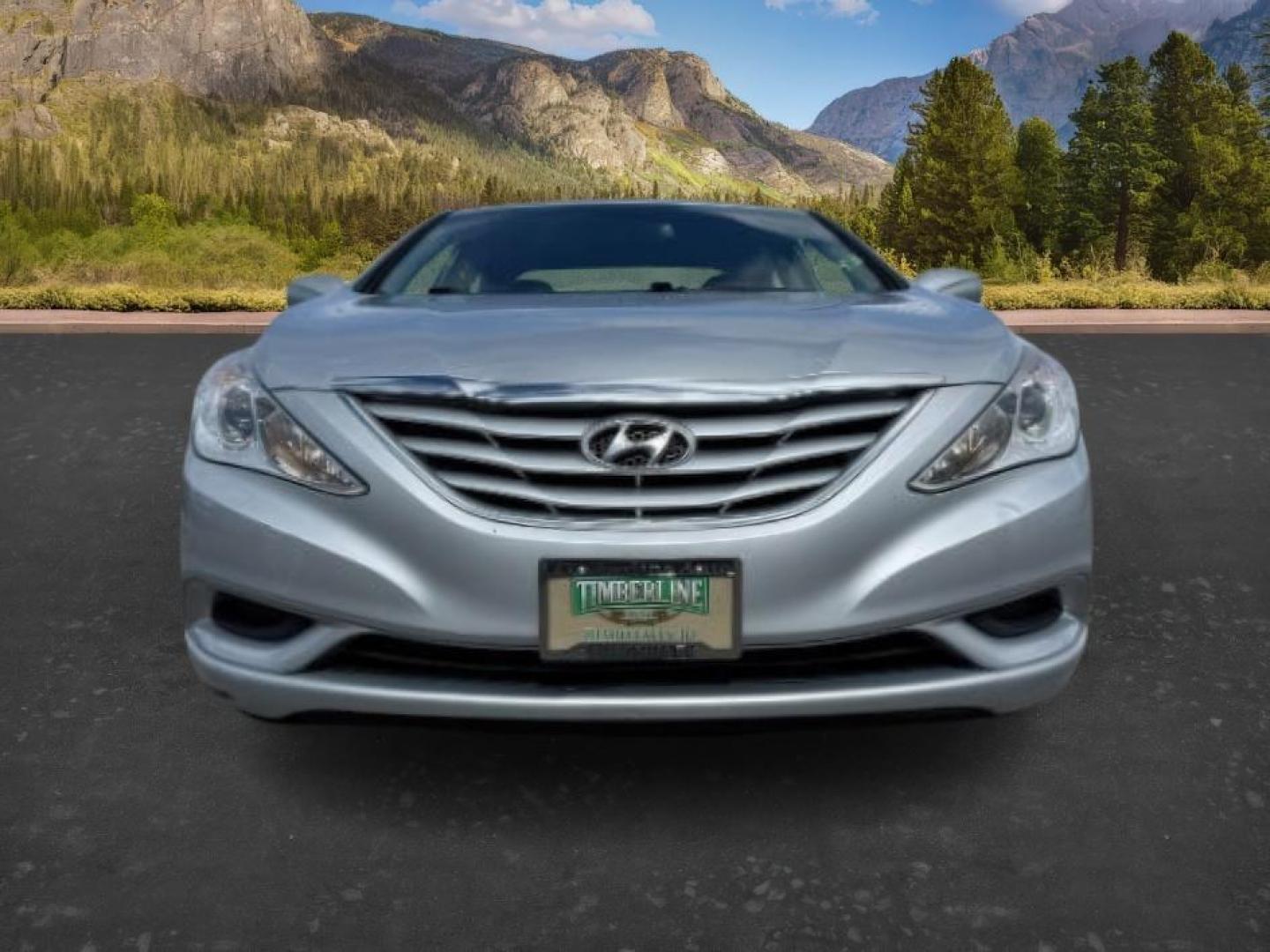 2012 SILVER /Gray Hyundai Sonata (5NPEB4ACXCH) with an 24L I-4 gasoline direct injection engine, Automatic transmission, located at 1175 N Woodruff Ave, Idaho Falls, ID, 83401, 43.506901, -111.999657 - At Timberline Auto, finding a great deal on your next vehicle is always easy! Our experienced sales staff's goal is to help find you the right vehicle at the right price! Our knowledgeable finance department has options for almost any credit score. We offer extended service contract options to prote - Photo#7