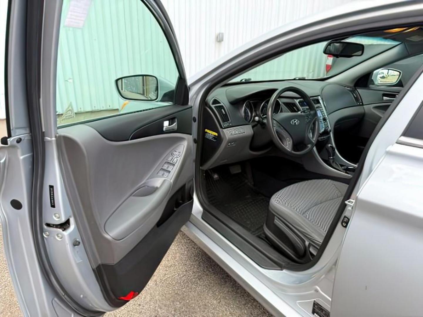 2012 SILVER /Gray Hyundai Sonata (5NPEB4ACXCH) with an 24L I-4 gasoline direct injection engine, Automatic transmission, located at 1175 N Woodruff Ave, Idaho Falls, ID, 83401, 43.506901, -111.999657 - At Timberline Auto, finding a great deal on your next vehicle is always easy! Our experienced sales staff's goal is to help find you the right vehicle at the right price! Our knowledgeable finance department has options for almost any credit score. We offer extended service contract options to prote - Photo#10