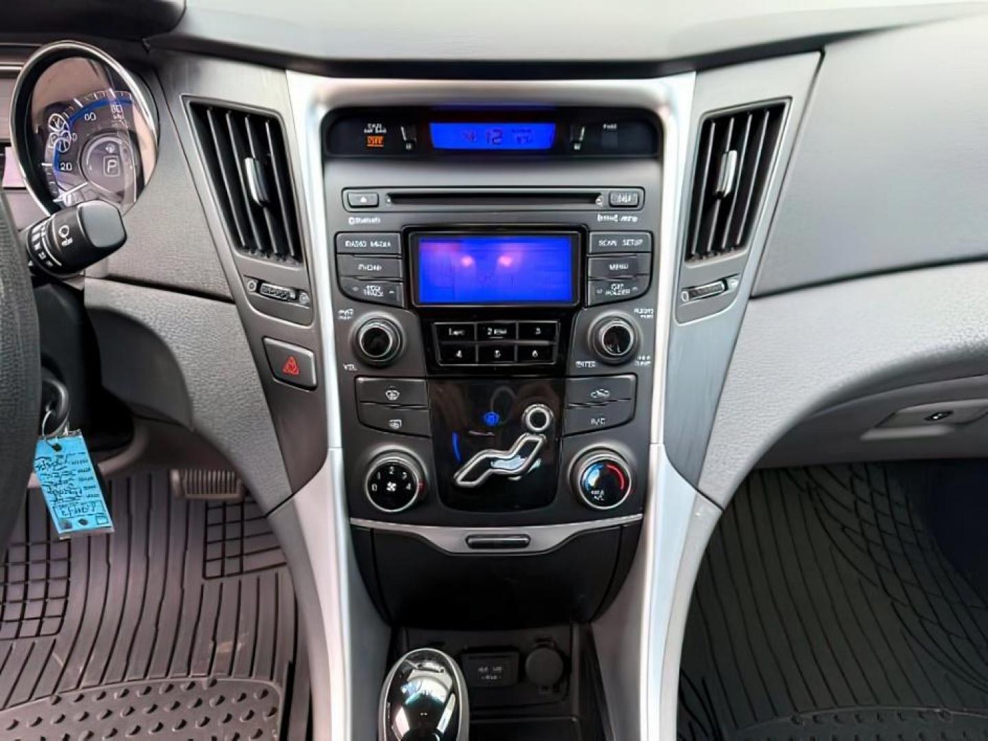 2012 SILVER /Gray Hyundai Sonata (5NPEB4ACXCH) with an 24L I-4 gasoline direct injection engine, Automatic transmission, located at 1175 N Woodruff Ave, Idaho Falls, ID, 83401, 43.506901, -111.999657 - At Timberline Auto, finding a great deal on your next vehicle is always easy! Our experienced sales staff's goal is to help find you the right vehicle at the right price! Our knowledgeable finance department has options for almost any credit score. We offer extended service contract options to prote - Photo#14