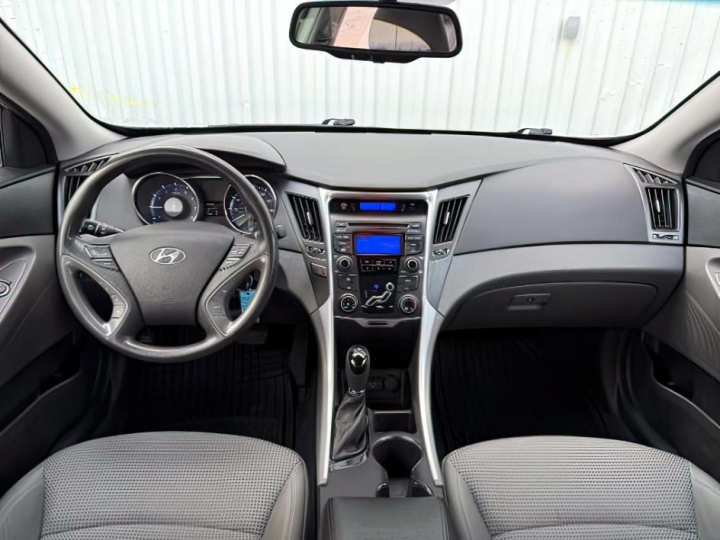 2012 SILVER /Gray Hyundai Sonata (5NPEB4ACXCH) with an 24L I-4 gasoline direct injection engine, Automatic transmission, located at 1175 N Woodruff Ave, Idaho Falls, ID, 83401, 43.506901, -111.999657 - At Timberline Auto, finding a great deal on your next vehicle is always easy! Our experienced sales staff's goal is to help find you the right vehicle at the right price! Our knowledgeable finance department has options for almost any credit score. We offer extended service contract options to prote - Photo#20