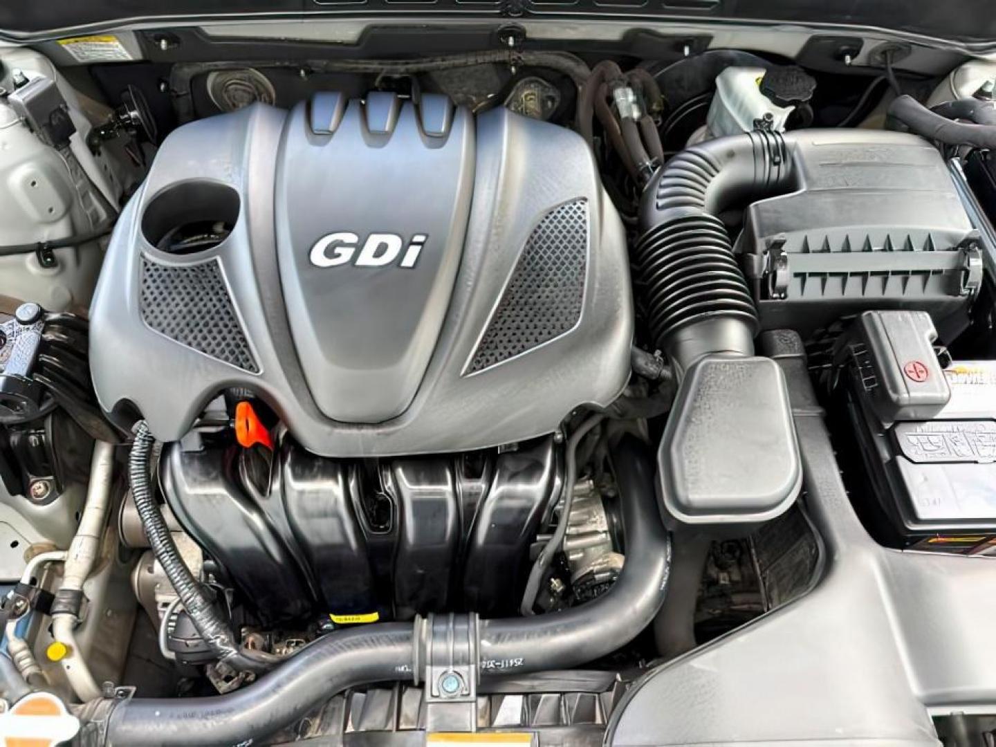 2012 SILVER /Gray Hyundai Sonata (5NPEB4ACXCH) with an 24L I-4 gasoline direct injection engine, Automatic transmission, located at 1175 N Woodruff Ave, Idaho Falls, ID, 83401, 43.506901, -111.999657 - At Timberline Auto, finding a great deal on your next vehicle is always easy! Our experienced sales staff's goal is to help find you the right vehicle at the right price! Our knowledgeable finance department has options for almost any credit score. We offer extended service contract options to prote - Photo#22