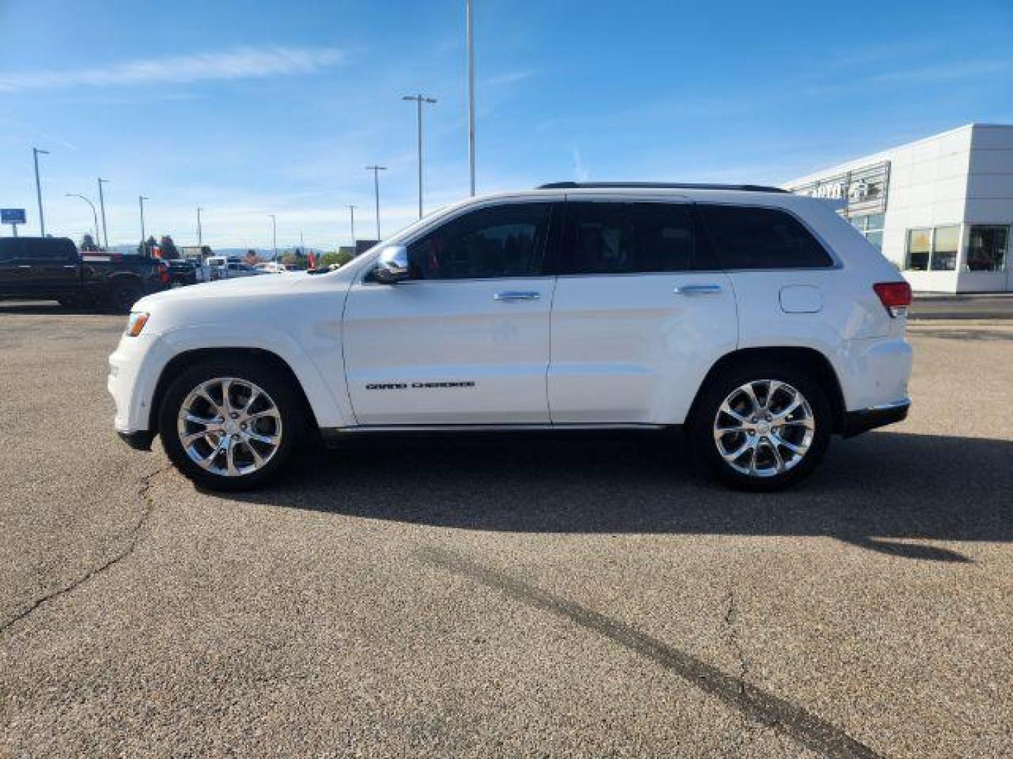 2020 WHITE /Black Jeep Grand Cherokee (1C4RJFJG3LC) with an Pentastar 36L V-6 DOHC engine, Automatic transmission, located at 1175 N Woodruff Ave, Idaho Falls, ID, 83401, 43.506901, -111.999657 - At Timberline Auto, finding a great deal on your next vehicle is always easy! Our experienced sales staff's goal is to help find you the right vehicle at the right price! Our knowledgeable finance department has options for almost any credit score. We offer extended service contract options to prote - Photo#28