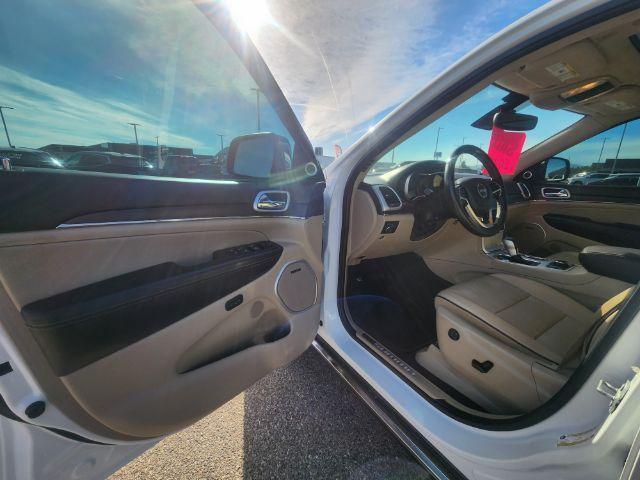 2020 WHITE /Black Jeep Grand Cherokee (1C4RJFJG3LC) with an Pentastar 36L V-6 DOHC engine, Automatic transmission, located at 1175 N Woodruff Ave, Idaho Falls, ID, 83401, 43.506901, -111.999657 - At Timberline Auto, finding a great deal on your next vehicle is always easy! Our experienced sales staff's goal is to help find you the right vehicle at the right price! Our knowledgeable finance department has options for almost any credit score. We offer extended service contract options to prote- Photo#35