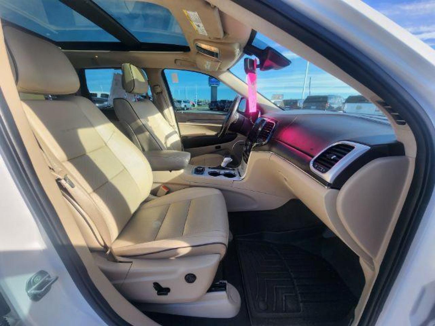 2020 WHITE /Black Jeep Grand Cherokee (1C4RJFJG3LC) with an Pentastar 36L V-6 DOHC engine, Automatic transmission, located at 1175 N Woodruff Ave, Idaho Falls, ID, 83401, 43.506901, -111.999657 - At Timberline Auto, finding a great deal on your next vehicle is always easy! Our experienced sales staff's goal is to help find you the right vehicle at the right price! Our knowledgeable finance department has options for almost any credit score. We offer extended service contract options to prote - Photo#42