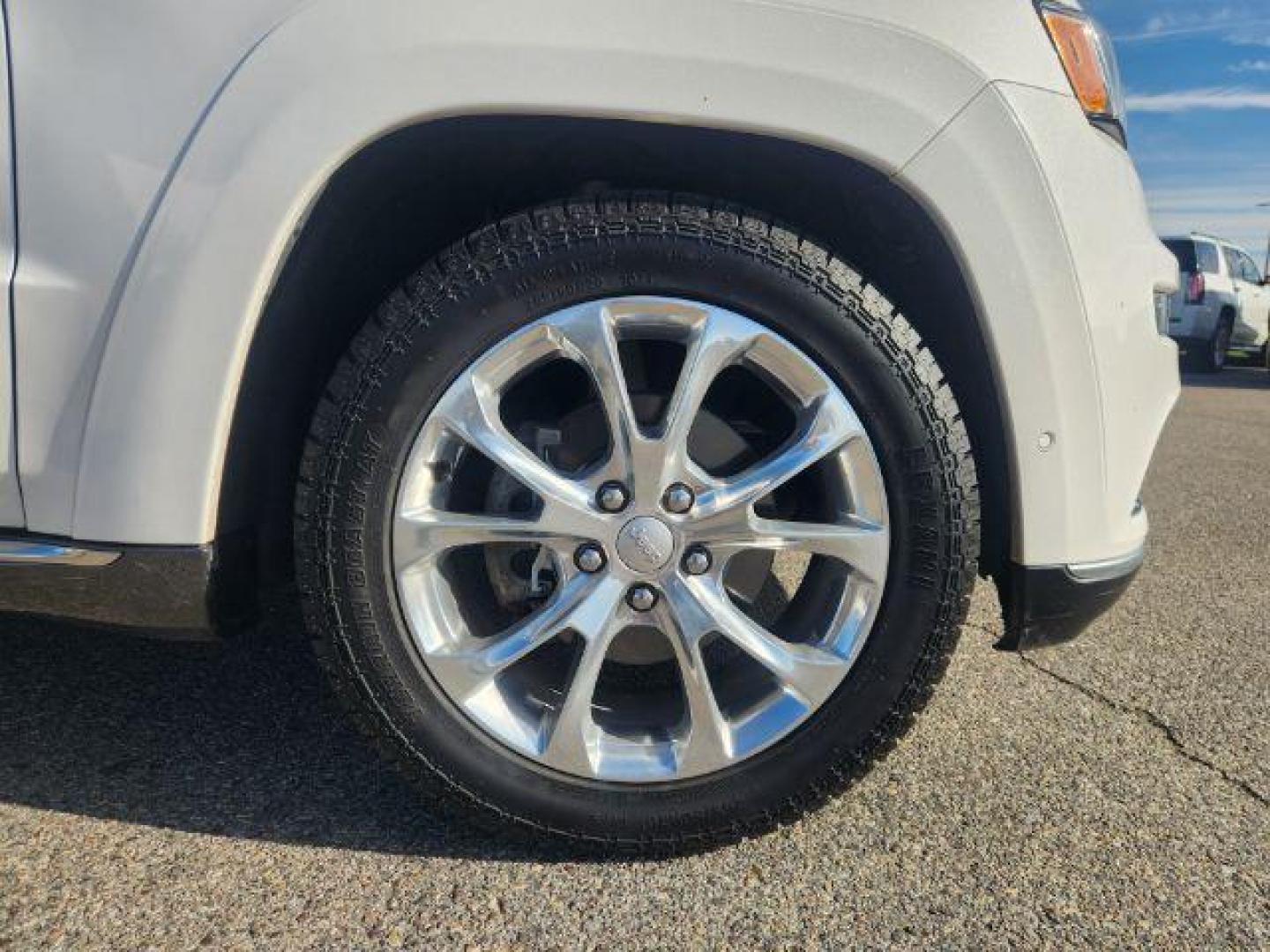 2020 WHITE /Black Jeep Grand Cherokee (1C4RJFJG3LC) with an Pentastar 36L V-6 DOHC engine, Automatic transmission, located at 1175 N Woodruff Ave, Idaho Falls, ID, 83401, 43.506901, -111.999657 - At Timberline Auto, finding a great deal on your next vehicle is always easy! Our experienced sales staff's goal is to help find you the right vehicle at the right price! Our knowledgeable finance department has options for almost any credit score. We offer extended service contract options to prote - Photo#44