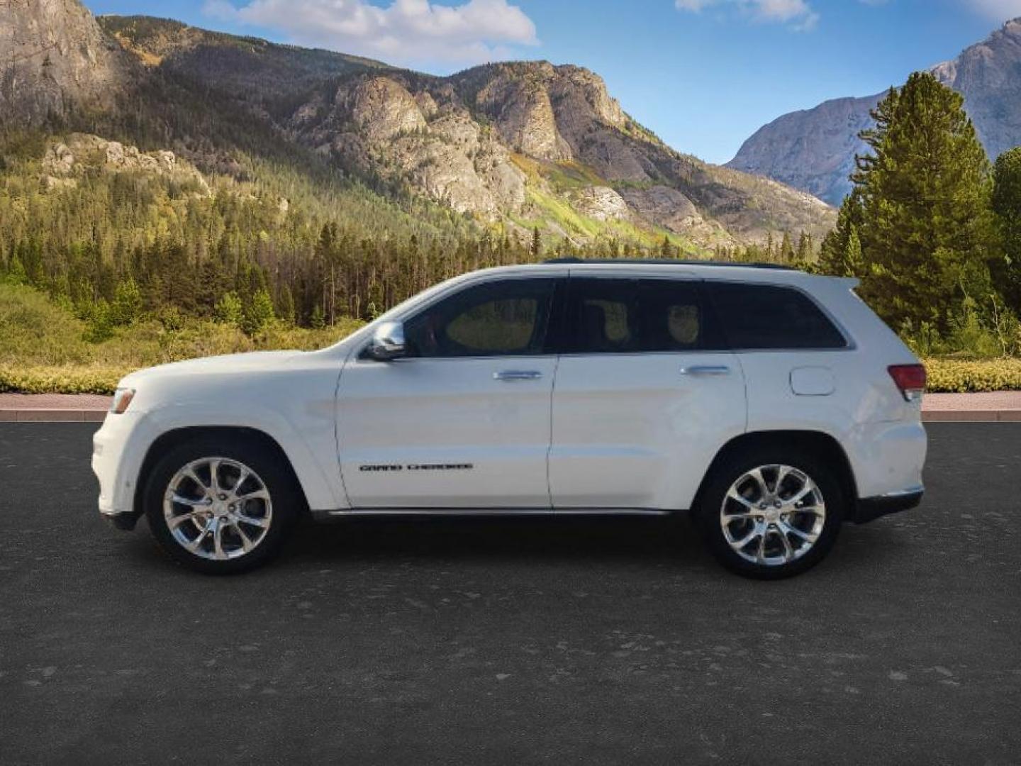 2020 WHITE /Black Jeep Grand Cherokee (1C4RJFJG3LC) with an Pentastar 36L V-6 DOHC engine, Automatic transmission, located at 1175 N Woodruff Ave, Idaho Falls, ID, 83401, 43.506901, -111.999657 - At Timberline Auto, finding a great deal on your next vehicle is always easy! Our experienced sales staff's goal is to help find you the right vehicle at the right price! Our knowledgeable finance department has options for almost any credit score. We offer extended service contract options to prote - Photo#1