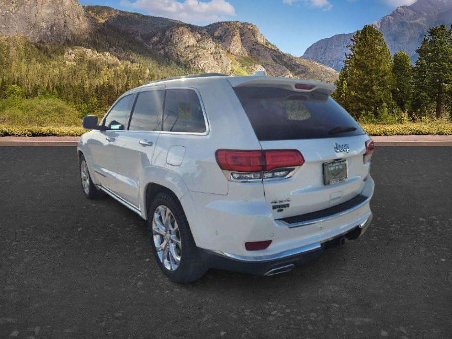 2020 WHITE /Black Jeep Grand Cherokee (1C4RJFJG3LC) with an Pentastar 36L V-6 DOHC engine, Automatic transmission, located at 1175 N Woodruff Ave, Idaho Falls, ID, 83401, 43.506901, -111.999657 - At Timberline Auto, finding a great deal on your next vehicle is always easy! Our experienced sales staff's goal is to help find you the right vehicle at the right price! Our knowledgeable finance department has options for almost any credit score. We offer extended service contract options to prote - Photo#2