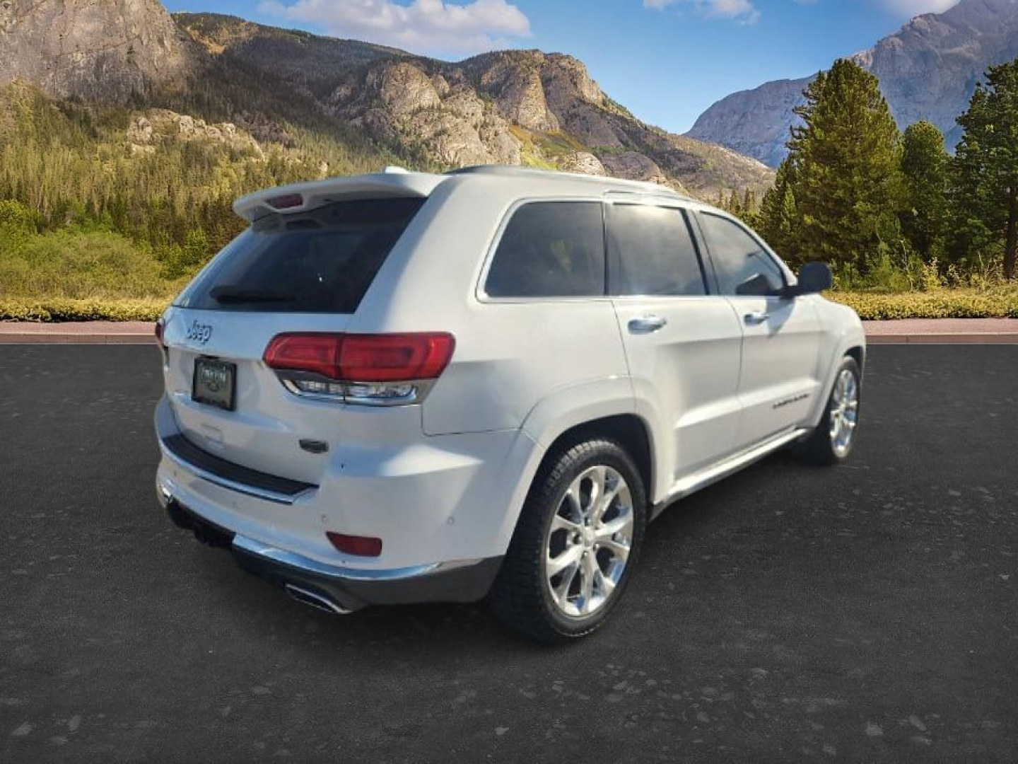 2020 WHITE /Black Jeep Grand Cherokee (1C4RJFJG3LC) with an Pentastar 36L V-6 DOHC engine, Automatic transmission, located at 1175 N Woodruff Ave, Idaho Falls, ID, 83401, 43.506901, -111.999657 - At Timberline Auto, finding a great deal on your next vehicle is always easy! Our experienced sales staff's goal is to help find you the right vehicle at the right price! Our knowledgeable finance department has options for almost any credit score. We offer extended service contract options to prote - Photo#4
