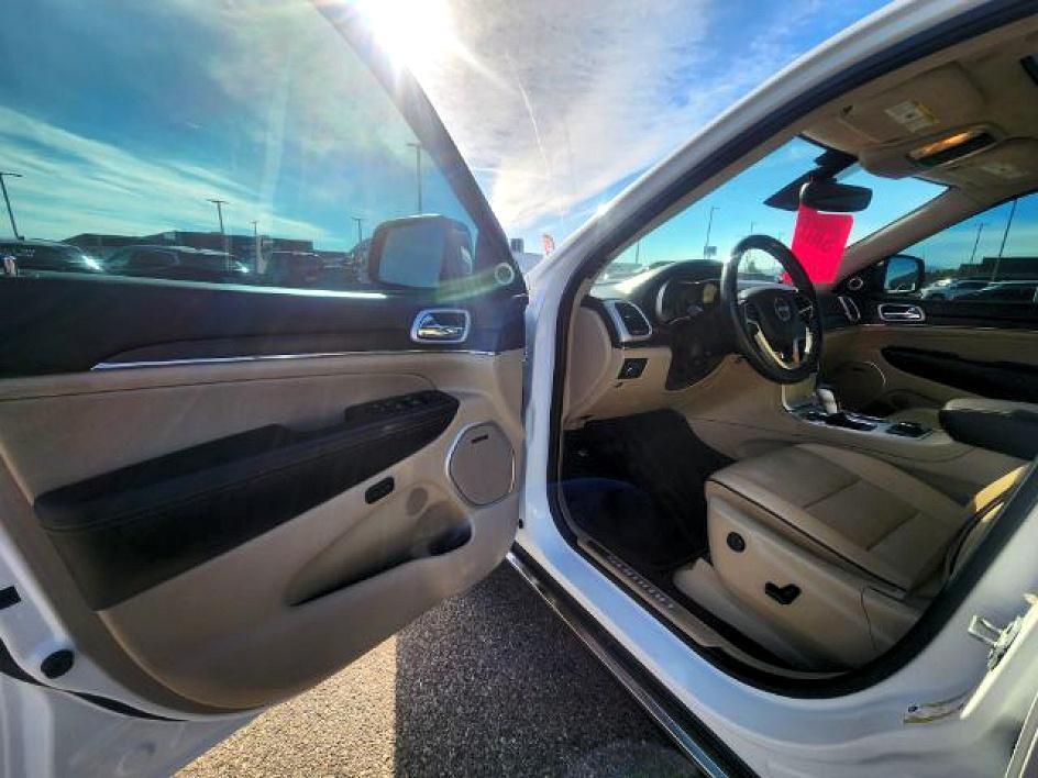 2020 WHITE /Black Jeep Grand Cherokee (1C4RJFJG3LC) with an Pentastar 36L V-6 DOHC engine, Automatic transmission, located at 1175 N Woodruff Ave, Idaho Falls, ID, 83401, 43.506901, -111.999657 - At Timberline Auto, finding a great deal on your next vehicle is always easy! Our experienced sales staff's goal is to help find you the right vehicle at the right price! Our knowledgeable finance department has options for almost any credit score. We offer extended service contract options to prote- Photo#8