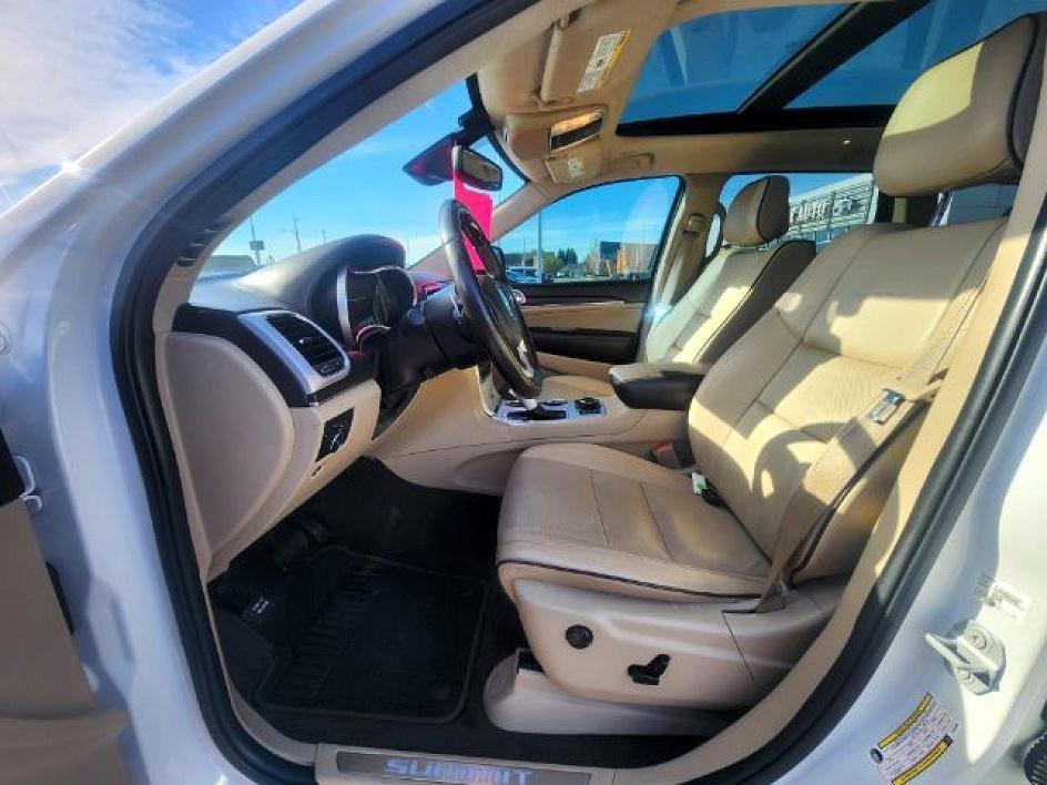 2020 WHITE /Black Jeep Grand Cherokee (1C4RJFJG3LC) with an Pentastar 36L V-6 DOHC engine, Automatic transmission, located at 1175 N Woodruff Ave, Idaho Falls, ID, 83401, 43.506901, -111.999657 - At Timberline Auto, finding a great deal on your next vehicle is always easy! Our experienced sales staff's goal is to help find you the right vehicle at the right price! Our knowledgeable finance department has options for almost any credit score. We offer extended service contract options to prote- Photo#9