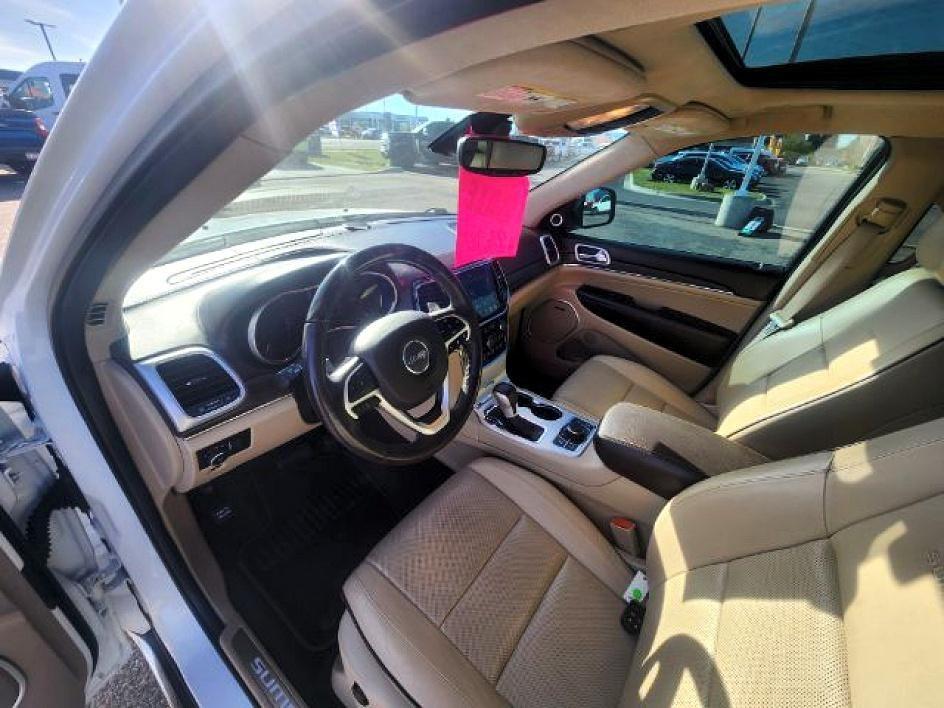 2020 WHITE /Black Jeep Grand Cherokee (1C4RJFJG3LC) with an Pentastar 36L V-6 DOHC engine, Automatic transmission, located at 1175 N Woodruff Ave, Idaho Falls, ID, 83401, 43.506901, -111.999657 - At Timberline Auto, finding a great deal on your next vehicle is always easy! Our experienced sales staff's goal is to help find you the right vehicle at the right price! Our knowledgeable finance department has options for almost any credit score. We offer extended service contract options to prote- Photo#10