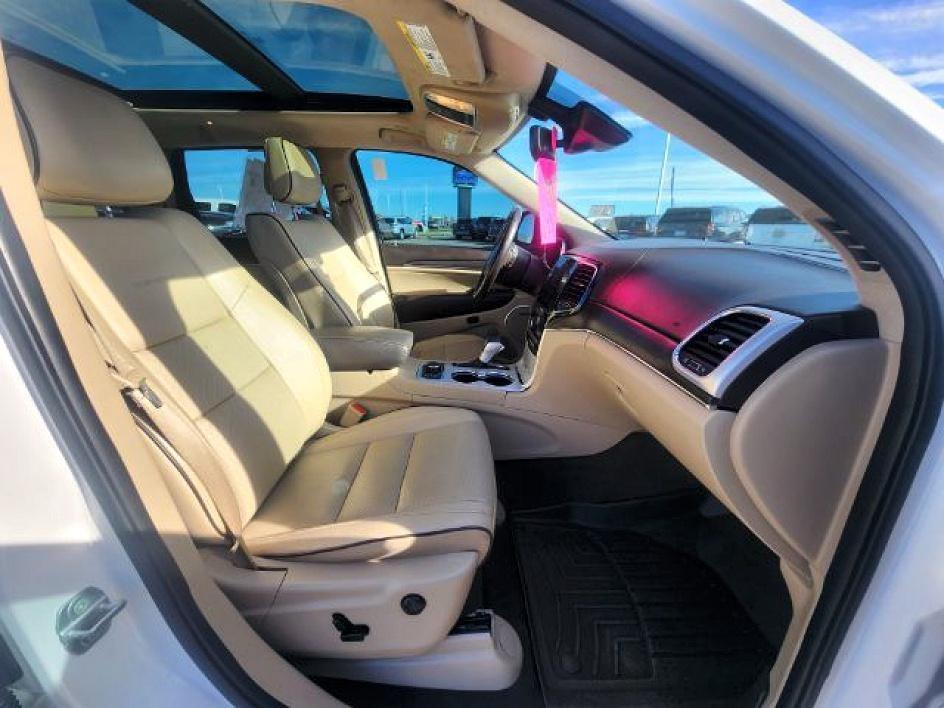 2020 WHITE /Black Jeep Grand Cherokee (1C4RJFJG3LC) with an Pentastar 36L V-6 DOHC engine, Automatic transmission, located at 1175 N Woodruff Ave, Idaho Falls, ID, 83401, 43.506901, -111.999657 - At Timberline Auto, finding a great deal on your next vehicle is always easy! Our experienced sales staff's goal is to help find you the right vehicle at the right price! Our knowledgeable finance department has options for almost any credit score. We offer extended service contract options to prote- Photo#15