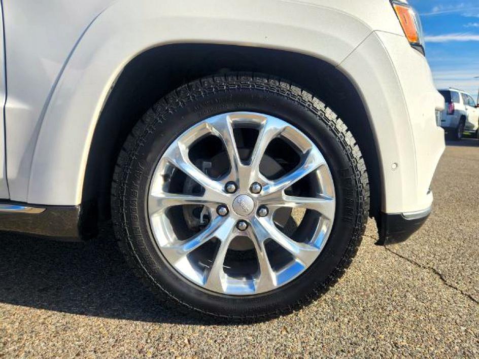 2020 WHITE /Black Jeep Grand Cherokee (1C4RJFJG3LC) with an Pentastar 36L V-6 DOHC engine, Automatic transmission, located at 1175 N Woodruff Ave, Idaho Falls, ID, 83401, 43.506901, -111.999657 - At Timberline Auto, finding a great deal on your next vehicle is always easy! Our experienced sales staff's goal is to help find you the right vehicle at the right price! Our knowledgeable finance department has options for almost any credit score. We offer extended service contract options to prote- Photo#17
