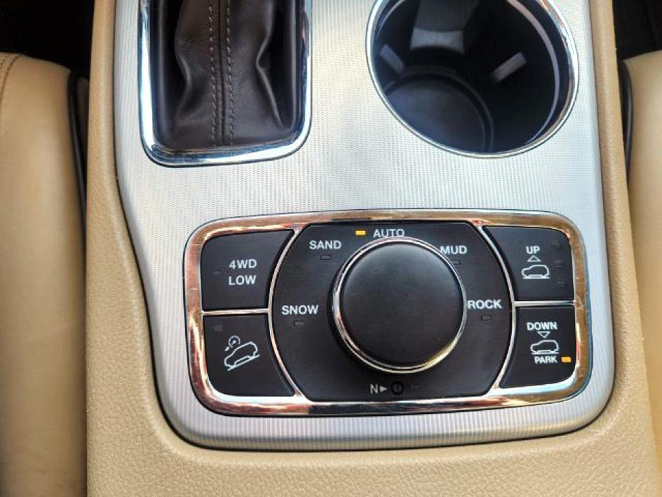 2020 WHITE /Black Jeep Grand Cherokee (1C4RJFJG3LC) with an Pentastar 36L V-6 DOHC engine, Automatic transmission, located at 1175 N Woodruff Ave, Idaho Falls, ID, 83401, 43.506901, -111.999657 - At Timberline Auto, finding a great deal on your next vehicle is always easy! Our experienced sales staff's goal is to help find you the right vehicle at the right price! Our knowledgeable finance department has options for almost any credit score. We offer extended service contract options to prote- Photo#22