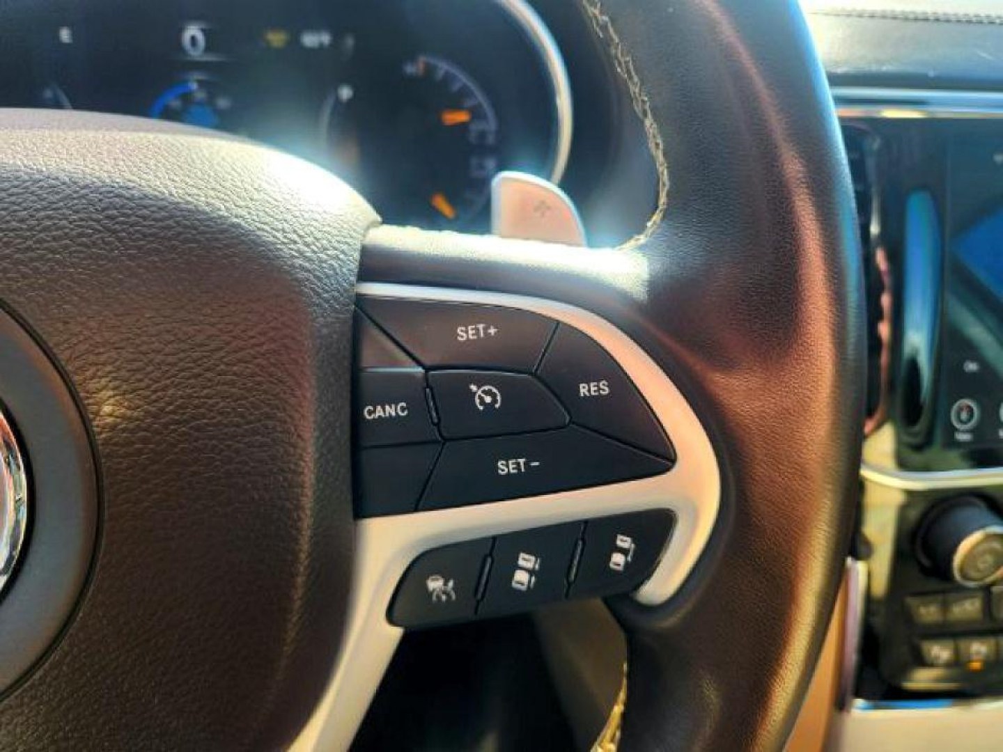 2020 WHITE /Black Jeep Grand Cherokee (1C4RJFJG3LC) with an Pentastar 36L V-6 DOHC engine, Automatic transmission, located at 1175 N Woodruff Ave, Idaho Falls, ID, 83401, 43.506901, -111.999657 - At Timberline Auto, finding a great deal on your next vehicle is always easy! Our experienced sales staff's goal is to help find you the right vehicle at the right price! Our knowledgeable finance department has options for almost any credit score. We offer extended service contract options to prote - Photo#23