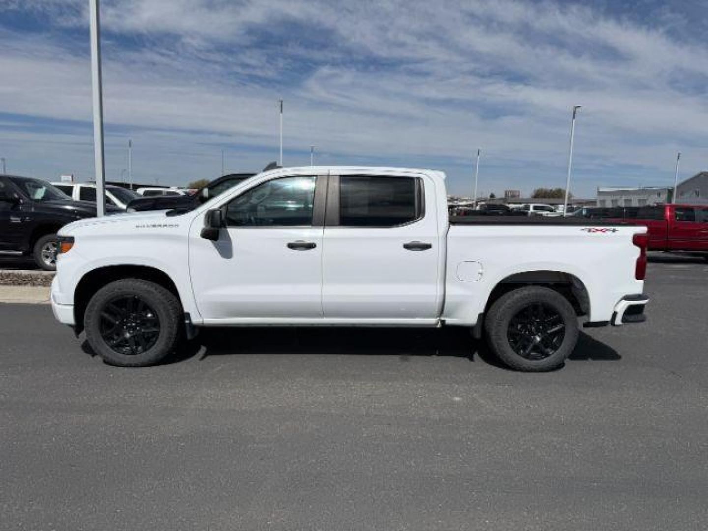 2022 WHITE /CLOTH Chevrolet Silverado 1500 (3GCPDBEK3NG) with an 27L V6 TURBO engine, Automatic transmission, located at 1175 N Woodruff Ave, Idaho Falls, ID, 83401, 43.506901, -111.999657 - At Timberline Auto, finding a great deal on your next vehicle is always easy! Our experienced sales staff's goal is to help find you the right vehicle at the right price! Our knowledgeable finance department has options for almost any credit score. We offer extended service contract options to prote - Photo#0