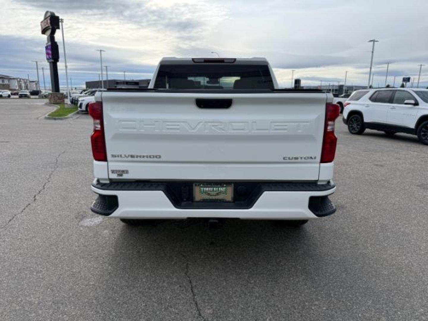 2022 WHITE /CLOTH Chevrolet Silverado 1500 (3GCPDBEK3NG) with an 27L V6 TURBO engine, Automatic transmission, located at 1175 N Woodruff Ave, Idaho Falls, ID, 83401, 43.506901, -111.999657 - At Timberline Auto, finding a great deal on your next vehicle is always easy! Our experienced sales staff's goal is to help find you the right vehicle at the right price! Our knowledgeable finance department has options for almost any credit score. We offer extended service contract options to prote - Photo#29