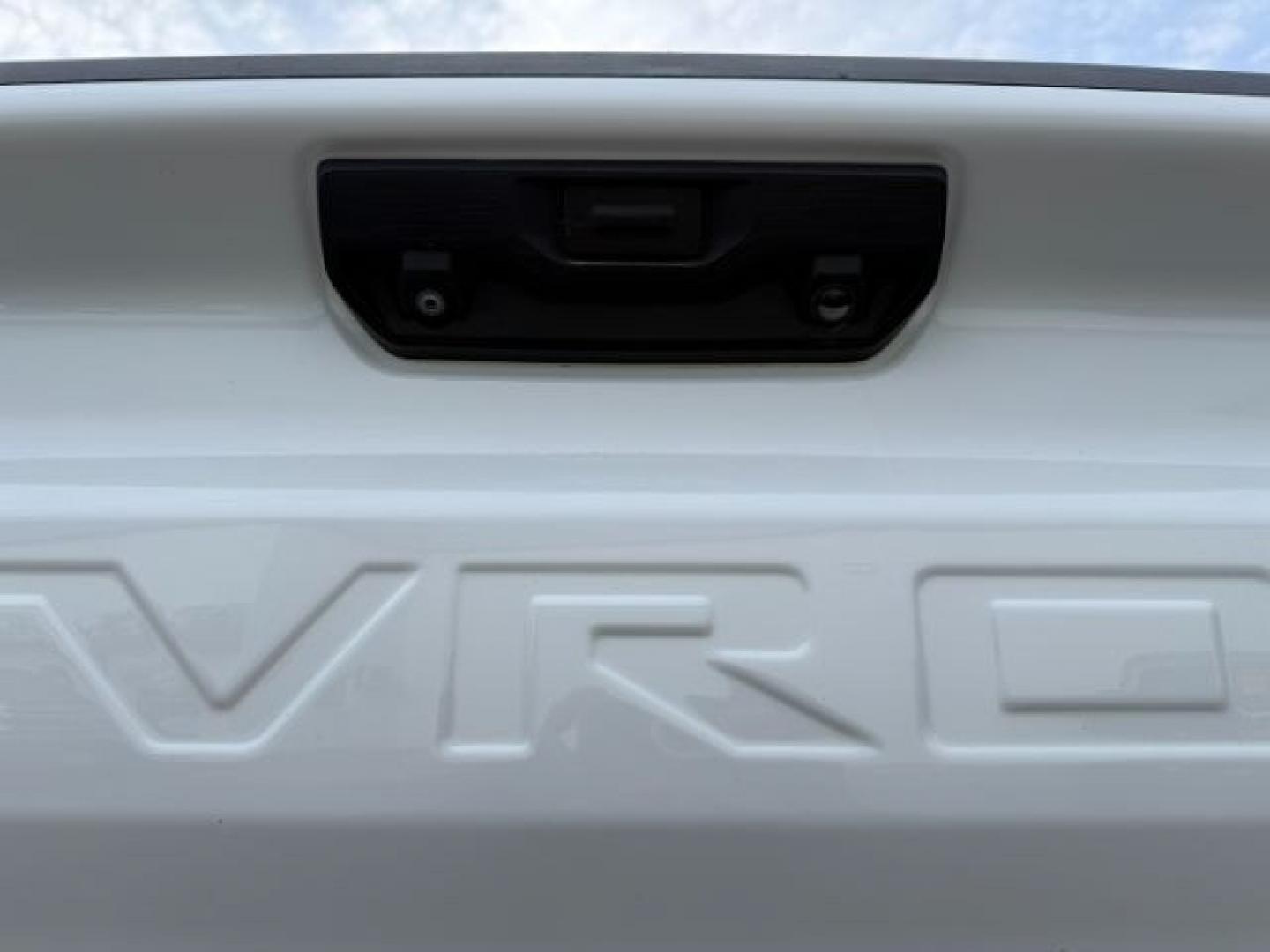 2022 WHITE /CLOTH Chevrolet Silverado 1500 (3GCPDBEK3NG) with an 27L V6 TURBO engine, Automatic transmission, located at 1175 N Woodruff Ave, Idaho Falls, ID, 83401, 43.506901, -111.999657 - At Timberline Auto, finding a great deal on your next vehicle is always easy! Our experienced sales staff's goal is to help find you the right vehicle at the right price! Our knowledgeable finance department has options for almost any credit score. We offer extended service contract options to prote - Photo#30
