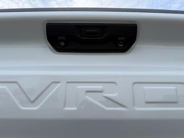 2022 WHITE /CLOTH Chevrolet Silverado 1500 (3GCPDBEK3NG) with an 27L V6 TURBO engine, Automatic transmission, located at 1175 N Woodruff Ave, Idaho Falls, ID, 83401, 43.506901, -111.999657 - At Timberline Auto, finding a great deal on your next vehicle is always easy! Our experienced sales staff's goal is to help find you the right vehicle at the right price! Our knowledgeable finance department has options for almost any credit score. We offer extended service contract options to prote - Photo#30