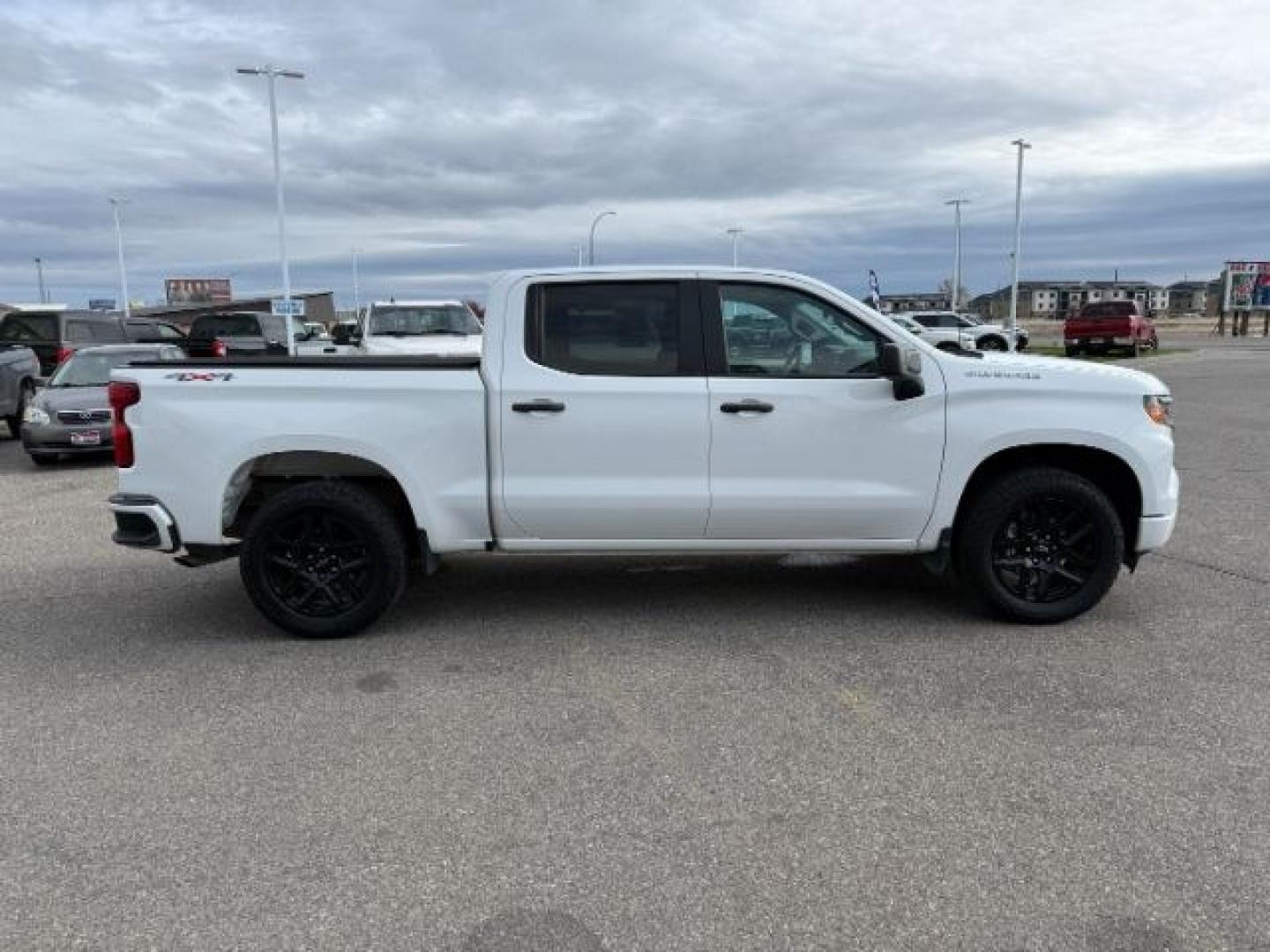 2022 WHITE /CLOTH Chevrolet Silverado 1500 (3GCPDBEK3NG) with an 27L V6 TURBO engine, Automatic transmission, located at 1175 N Woodruff Ave, Idaho Falls, ID, 83401, 43.506901, -111.999657 - At Timberline Auto, finding a great deal on your next vehicle is always easy! Our experienced sales staff's goal is to help find you the right vehicle at the right price! Our knowledgeable finance department has options for almost any credit score. We offer extended service contract options to prote - Photo#33