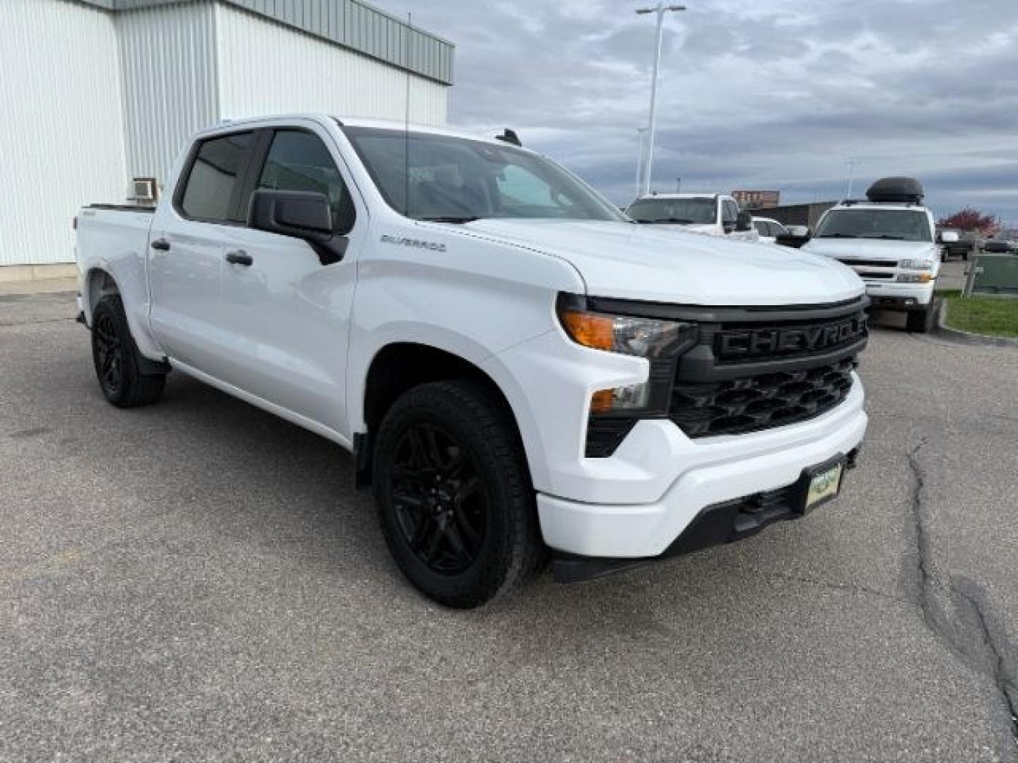 2022 WHITE /CLOTH Chevrolet Silverado 1500 (3GCPDBEK3NG) with an 27L V6 TURBO engine, Automatic transmission, located at 1175 N Woodruff Ave, Idaho Falls, ID, 83401, 43.506901, -111.999657 - At Timberline Auto, finding a great deal on your next vehicle is always easy! Our experienced sales staff's goal is to help find you the right vehicle at the right price! Our knowledgeable finance department has options for almost any credit score. We offer extended service contract options to prote - Photo#34