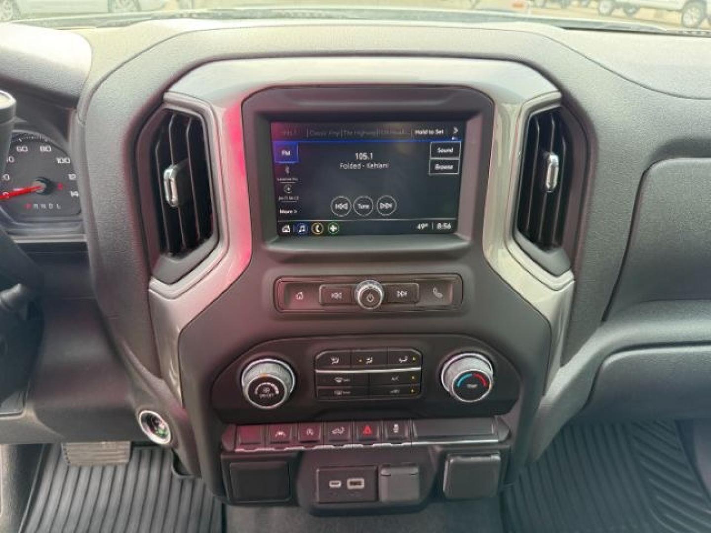 2022 WHITE /CLOTH Chevrolet Silverado 1500 (3GCPDBEK3NG) with an 27L V6 TURBO engine, Automatic transmission, located at 1175 N Woodruff Ave, Idaho Falls, ID, 83401, 43.506901, -111.999657 - At Timberline Auto, finding a great deal on your next vehicle is always easy! Our experienced sales staff's goal is to help find you the right vehicle at the right price! Our knowledgeable finance department has options for almost any credit score. We offer extended service contract options to prote - Photo#42
