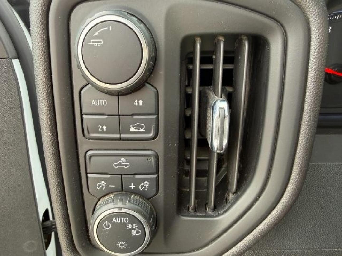 2022 WHITE /CLOTH Chevrolet Silverado 1500 (3GCPDBEK3NG) with an 27L V6 TURBO engine, Automatic transmission, located at 1175 N Woodruff Ave, Idaho Falls, ID, 83401, 43.506901, -111.999657 - At Timberline Auto, finding a great deal on your next vehicle is always easy! Our experienced sales staff's goal is to help find you the right vehicle at the right price! Our knowledgeable finance department has options for almost any credit score. We offer extended service contract options to prote - Photo#45