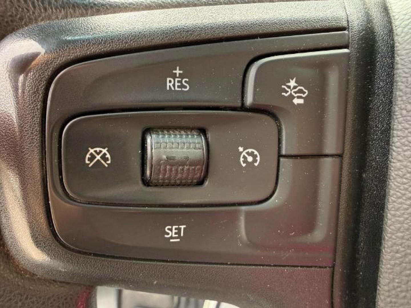 2022 WHITE /CLOTH Chevrolet Silverado 1500 (3GCPDBEK3NG) with an 27L V6 TURBO engine, Automatic transmission, located at 1175 N Woodruff Ave, Idaho Falls, ID, 83401, 43.506901, -111.999657 - At Timberline Auto, finding a great deal on your next vehicle is always easy! Our experienced sales staff's goal is to help find you the right vehicle at the right price! Our knowledgeable finance department has options for almost any credit score. We offer extended service contract options to prote - Photo#46