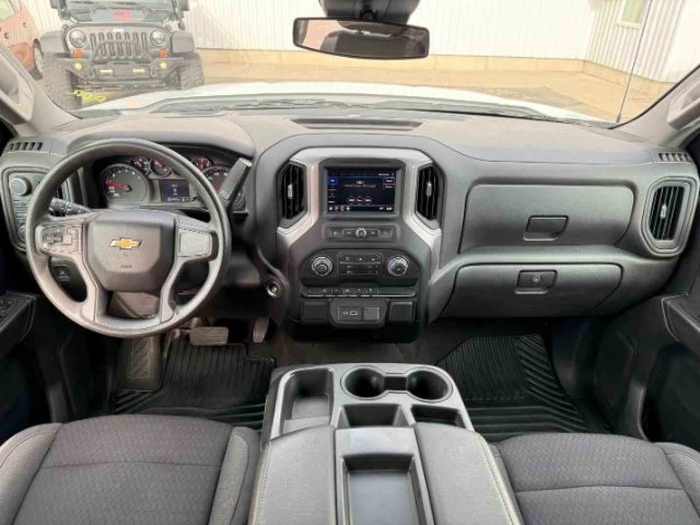 2022 WHITE /CLOTH Chevrolet Silverado 1500 (3GCPDBEK3NG) with an 27L V6 TURBO engine, Automatic transmission, located at 1175 N Woodruff Ave, Idaho Falls, ID, 83401, 43.506901, -111.999657 - At Timberline Auto, finding a great deal on your next vehicle is always easy! Our experienced sales staff's goal is to help find you the right vehicle at the right price! Our knowledgeable finance department has options for almost any credit score. We offer extended service contract options to prote - Photo#49