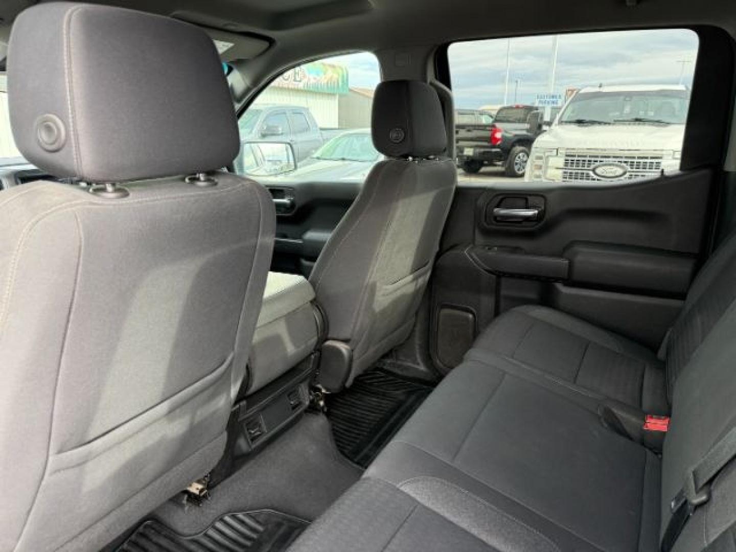 2022 WHITE /CLOTH Chevrolet Silverado 1500 (3GCPDBEK3NG) with an 27L V6 TURBO engine, Automatic transmission, located at 1175 N Woodruff Ave, Idaho Falls, ID, 83401, 43.506901, -111.999657 - At Timberline Auto, finding a great deal on your next vehicle is always easy! Our experienced sales staff's goal is to help find you the right vehicle at the right price! Our knowledgeable finance department has options for almost any credit score. We offer extended service contract options to prote - Photo#50