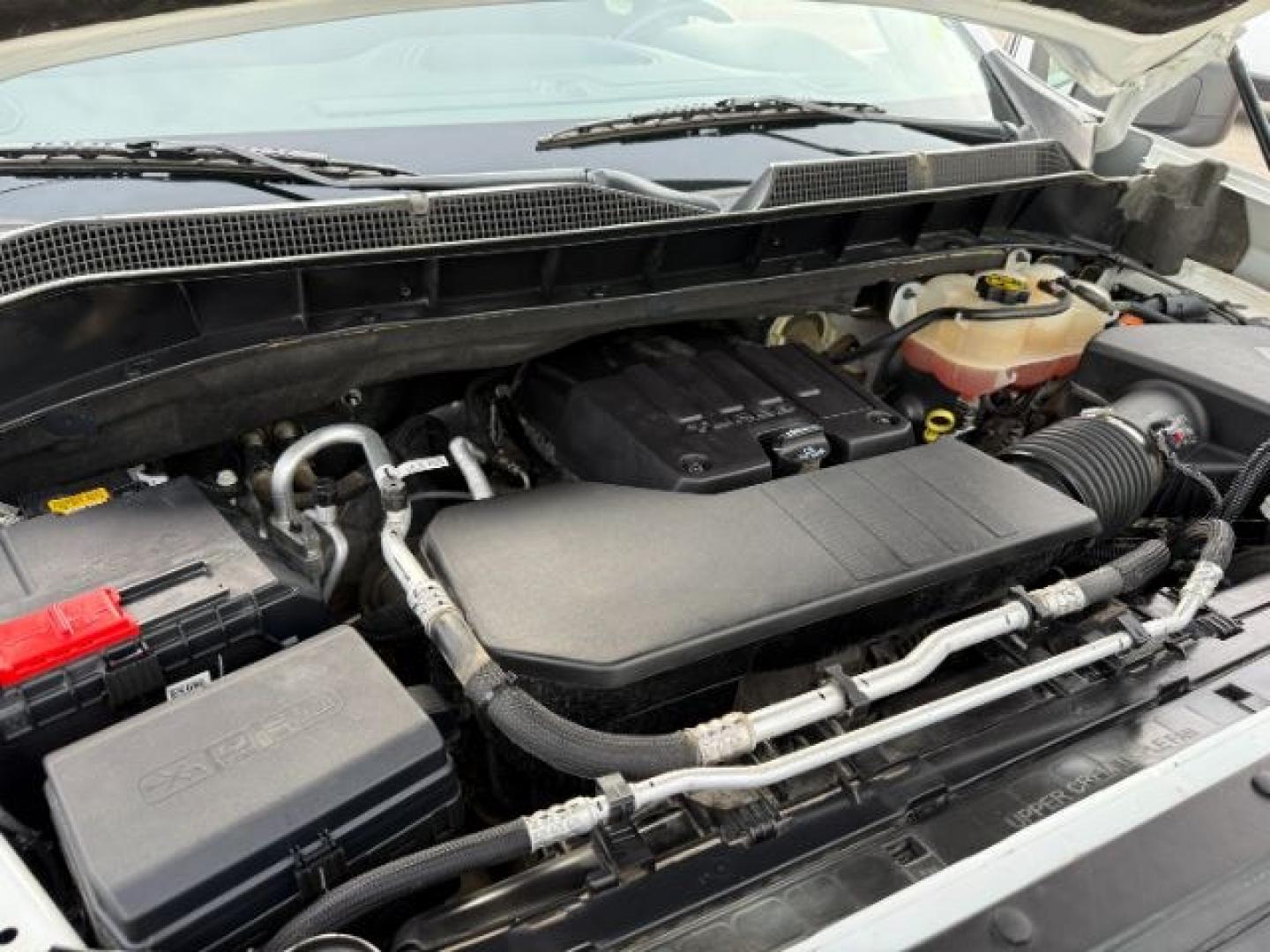 2022 WHITE /CLOTH Chevrolet Silverado 1500 (3GCPDBEK3NG) with an 27L V6 TURBO engine, Automatic transmission, located at 1175 N Woodruff Ave, Idaho Falls, ID, 83401, 43.506901, -111.999657 - At Timberline Auto, finding a great deal on your next vehicle is always easy! Our experienced sales staff's goal is to help find you the right vehicle at the right price! Our knowledgeable finance department has options for almost any credit score. We offer extended service contract options to prote - Photo#51