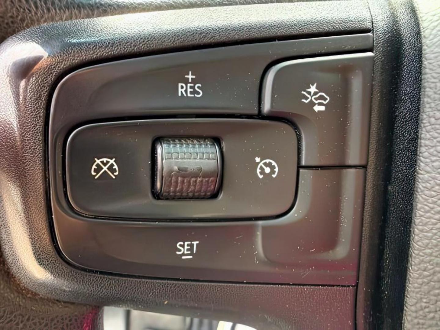 2022 WHITE /CLOTH Chevrolet Silverado 1500 (3GCPDBEK3NG) with an 27L V6 TURBO engine, Automatic transmission, located at 1175 N Woodruff Ave, Idaho Falls, ID, 83401, 43.506901, -111.999657 - At Timberline Auto, finding a great deal on your next vehicle is always easy! Our experienced sales staff's goal is to help find you the right vehicle at the right price! Our knowledgeable finance department has options for almost any credit score. We offer extended service contract options to prote - Photo#20