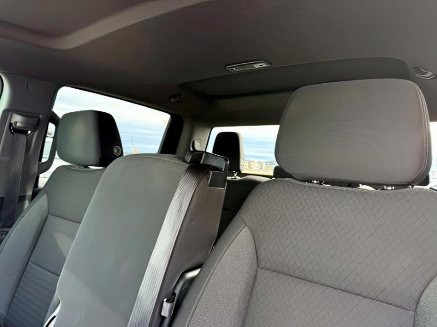 2022 WHITE /CLOTH Chevrolet Silverado 1500 (3GCPDBEK3NG) with an 27L V6 TURBO engine, Automatic transmission, located at 1175 N Woodruff Ave, Idaho Falls, ID, 83401, 43.506901, -111.999657 - At Timberline Auto, finding a great deal on your next vehicle is always easy! Our experienced sales staff's goal is to help find you the right vehicle at the right price! Our knowledgeable finance department has options for almost any credit score. We offer extended service contract options to prote - Photo#21