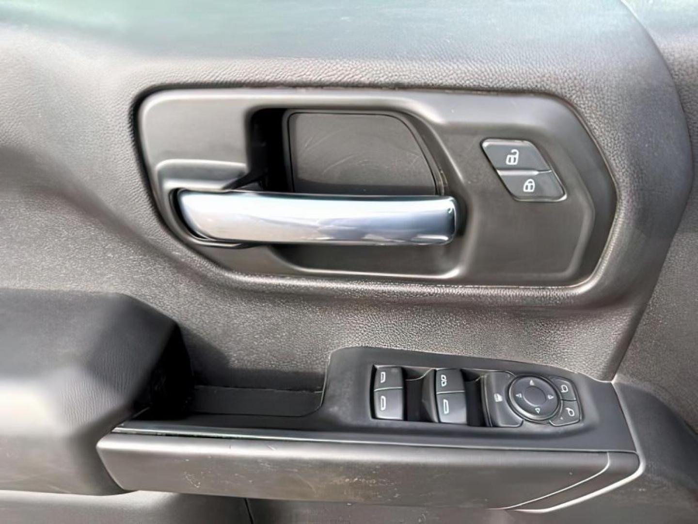 2022 WHITE /CLOTH Chevrolet Silverado 1500 (3GCPDBEK3NG) with an 27L V6 TURBO engine, Automatic transmission, located at 1175 N Woodruff Ave, Idaho Falls, ID, 83401, 43.506901, -111.999657 - At Timberline Auto, finding a great deal on your next vehicle is always easy! Our experienced sales staff's goal is to help find you the right vehicle at the right price! Our knowledgeable finance department has options for almost any credit score. We offer extended service contract options to prote - Photo#22
