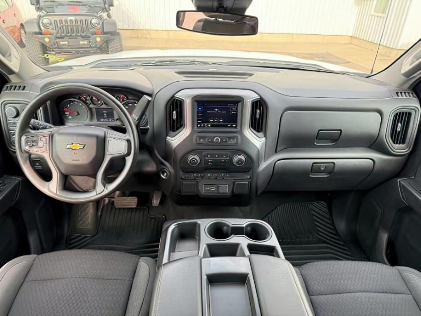 2022 WHITE /CLOTH Chevrolet Silverado 1500 (3GCPDBEK3NG) with an 27L V6 TURBO engine, Automatic transmission, located at 1175 N Woodruff Ave, Idaho Falls, ID, 83401, 43.506901, -111.999657 - At Timberline Auto, finding a great deal on your next vehicle is always easy! Our experienced sales staff's goal is to help find you the right vehicle at the right price! Our knowledgeable finance department has options for almost any credit score. We offer extended service contract options to prote - Photo#23