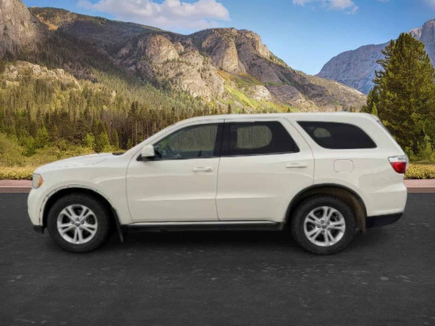 2011 WHITE /CLOTH Dodge Durango (1D4RE2GG7BC) with an 36L V-6 gasoline direct injection engine, Automatic transmission, located at 1175 N Woodruff Ave, Idaho Falls, ID, 83401, 43.506901, -111.999657 - At Timberline Auto, finding a great deal on your next vehicle is always easy! Our experienced sales staff's goal is to help find you the right vehicle at the right price! Our knowledgeable finance department has options for almost any credit score. We offer extended service contract options to prote - Photo#0