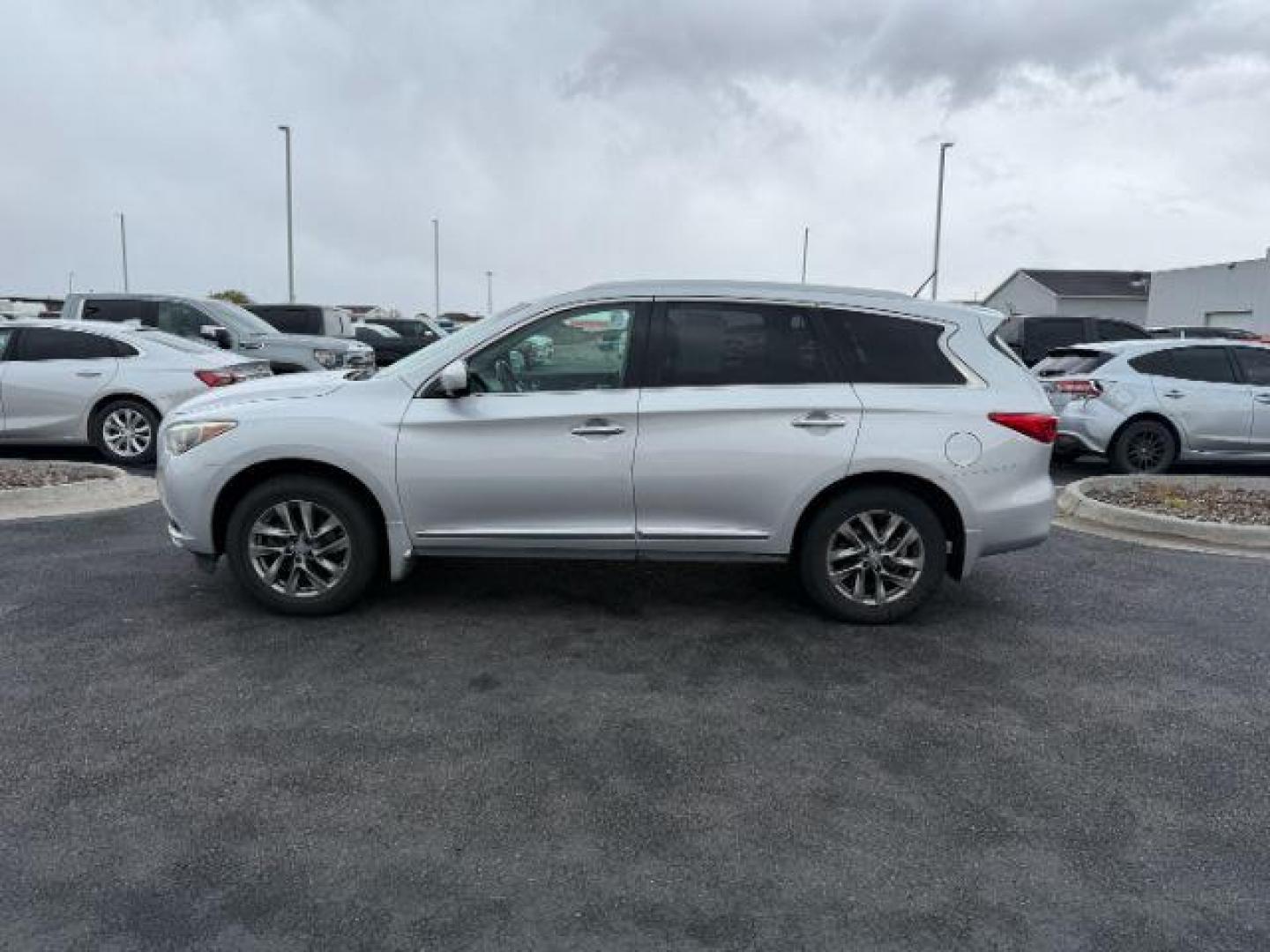 2013 SILVER /CLOTH Infiniti JX35 (5N1AL0MM9DC) with an 35L V6 engine, Automatic transmission, located at 1175 N Woodruff Ave, Idaho Falls, ID, 83401, 43.506901, -111.999657 - At Timberline Auto, finding a great deal on your next vehicle is always easy! Our experienced sales staff goal is to help find you the right vehicle at the right price! Our knowledgeable finance department has options for almost any credit score. We offer extended service contract options to prot - Photo#1