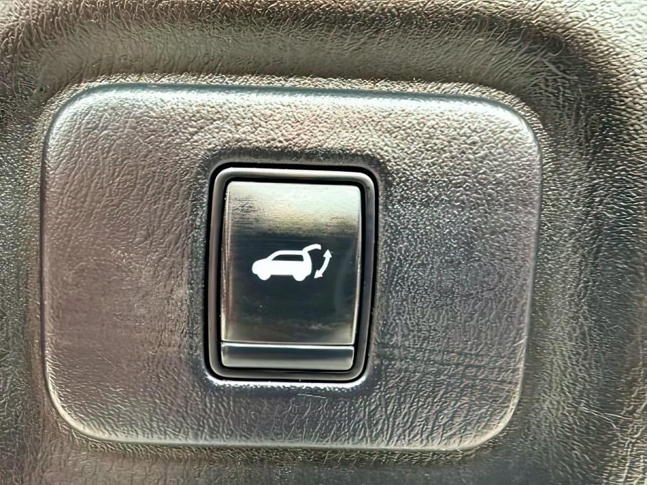 2013 SILVER /CLOTH Infiniti JX35 (5N1AL0MM9DC) with an 35L V6 engine, Automatic transmission, located at 1175 N Woodruff Ave, Idaho Falls, ID, 83401, 43.506901, -111.999657 - 2013 Infiniti JX35 powered by a 3.5L V6 engine paired with a CVT automatic transmission. Premium 7-passenger luxury SUV offering strong everyday performance and smooth highway driving. Features include leather-appointed seating, three-row configuration, tri-zone climate control, Bluetooth connectivi - Photo#6