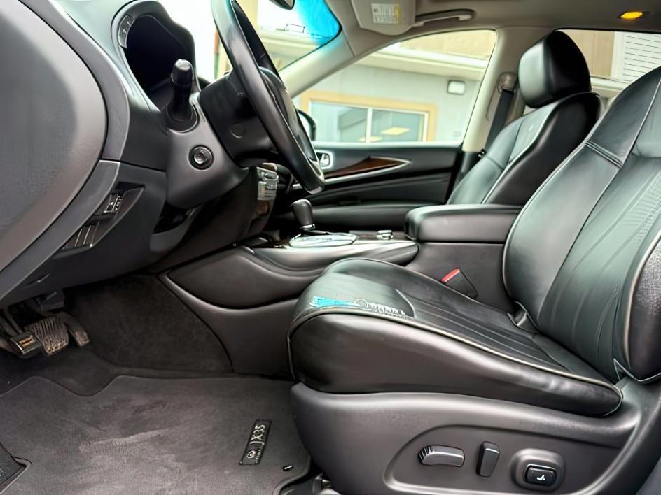 2013 SILVER /CLOTH Infiniti JX35 (5N1AL0MM9DC) with an 35L V6 engine, Automatic transmission, located at 1175 N Woodruff Ave, Idaho Falls, ID, 83401, 43.506901, -111.999657 - 2013 Infiniti JX35 powered by a 3.5L V6 engine paired with a CVT automatic transmission. Premium 7-passenger luxury SUV offering strong everyday performance and smooth highway driving. Features include leather-appointed seating, three-row configuration, tri-zone climate control, Bluetooth connectivi - Photo#15