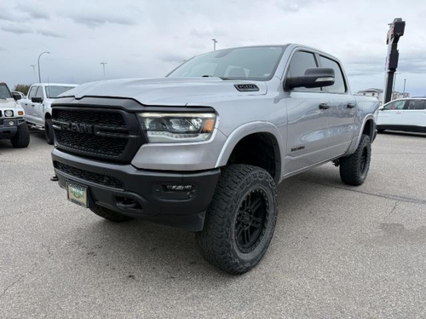 2021 SILVER /Black Ram 1500 Lone Star Crew Cab 4x4 5'7 Box (1C6SRFFT6MN) with an HEMI 5.7L V-8 variable valve control engine, AUTOMATIC transmission, located at 1235 N Woodruff Ave., Idaho Falls, 83401, (208) 523-1053, 43.507172, -112.000488 - At Timberline Auto, finding a great deal on your next vehicle is always easy! Our experienced sales staff goal is to help find you the right vehicle at the right price! Our knowledgeable finance department has options for almost any credit score. We offer extended service contract options to prot - Photo#30