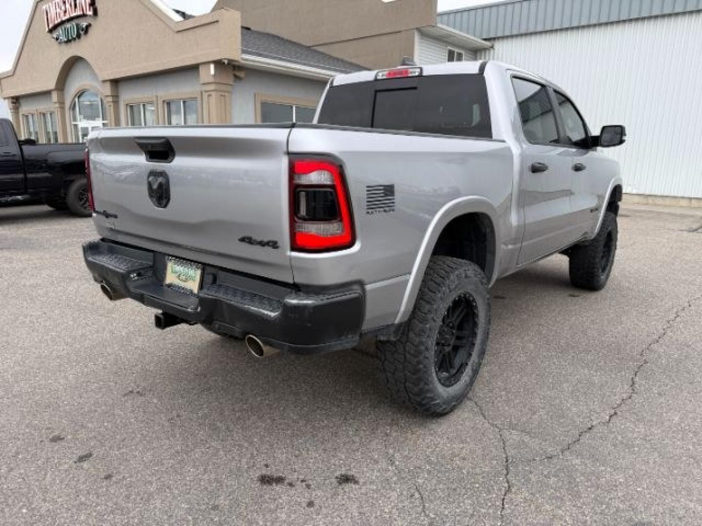 2021 SILVER /Black Ram 1500 Lone Star Crew Cab 4x4 5'7 Box (1C6SRFFT6MN) with an HEMI 5.7L V-8 variable valve control engine, AUTOMATIC transmission, located at 1235 N Woodruff Ave., Idaho Falls, 83401, (208) 523-1053, 43.507172, -112.000488 - At Timberline Auto, finding a great deal on your next vehicle is always easy! Our experienced sales staff goal is to help find you the right vehicle at the right price! Our knowledgeable finance department has options for almost any credit score. We offer extended service contract options to prot - Photo#36