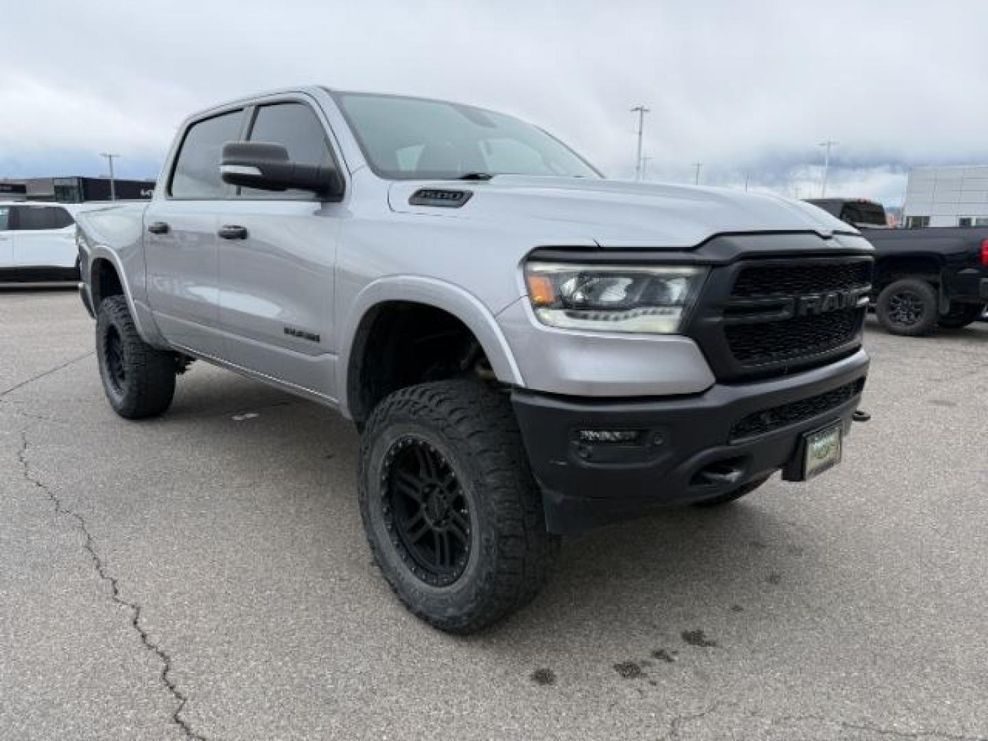 2021 SILVER /Black Ram 1500 Lone Star Crew Cab 4x4 5'7 Box (1C6SRFFT6MN) with an HEMI 5.7L V-8 variable valve control engine, AUTOMATIC transmission, located at 1235 N Woodruff Ave., Idaho Falls, 83401, (208) 523-1053, 43.507172, -112.000488 - At Timberline Auto, finding a great deal on your next vehicle is always easy! Our experienced sales staff goal is to help find you the right vehicle at the right price! Our knowledgeable finance department has options for almost any credit score. We offer extended service contract options to prot - Photo#38