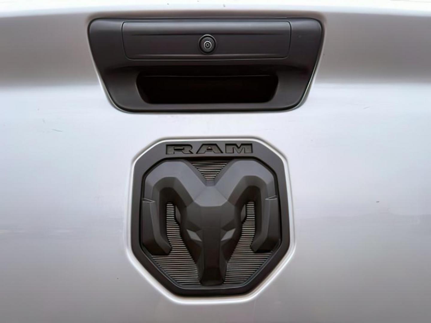 2021 SILVER /Black Ram 1500 Lone Star Crew Cab 4x4 5'7 Box (1C6SRFFT6MN) with an HEMI 5.7L V-8 variable valve control engine, AUTOMATIC transmission, located at 1235 N Woodruff Ave., Idaho Falls, 83401, (208) 523-1053, 43.507172, -112.000488 - At Timberline Auto, finding a great deal on your next vehicle is always easy! Our experienced sales staff goal is to help find you the right vehicle at the right price! Our knowledgeable finance department has options for almost any credit score. We offer extended service contract options to prot - Photo#4