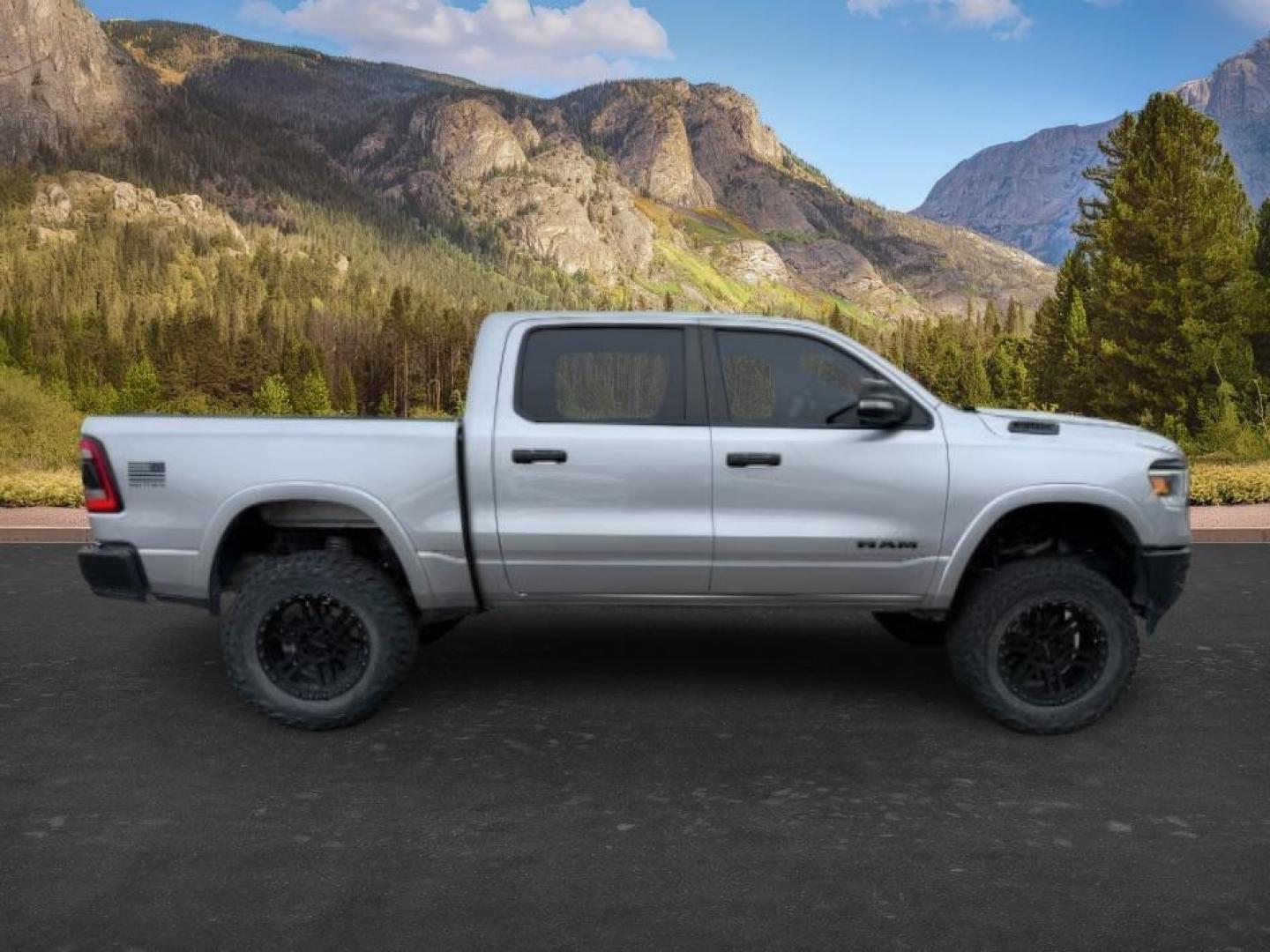 2021 SILVER /Black Ram 1500 Lone Star Crew Cab 4x4 5'7 Box (1C6SRFFT6MN) with an HEMI 5.7L V-8 variable valve control engine, AUTOMATIC transmission, located at 1235 N Woodruff Ave., Idaho Falls, 83401, (208) 523-1053, 43.507172, -112.000488 - At Timberline Auto, finding a great deal on your next vehicle is always easy! Our experienced sales staff goal is to help find you the right vehicle at the right price! Our knowledgeable finance department has options for almost any credit score. We offer extended service contract options to prot - Photo#7