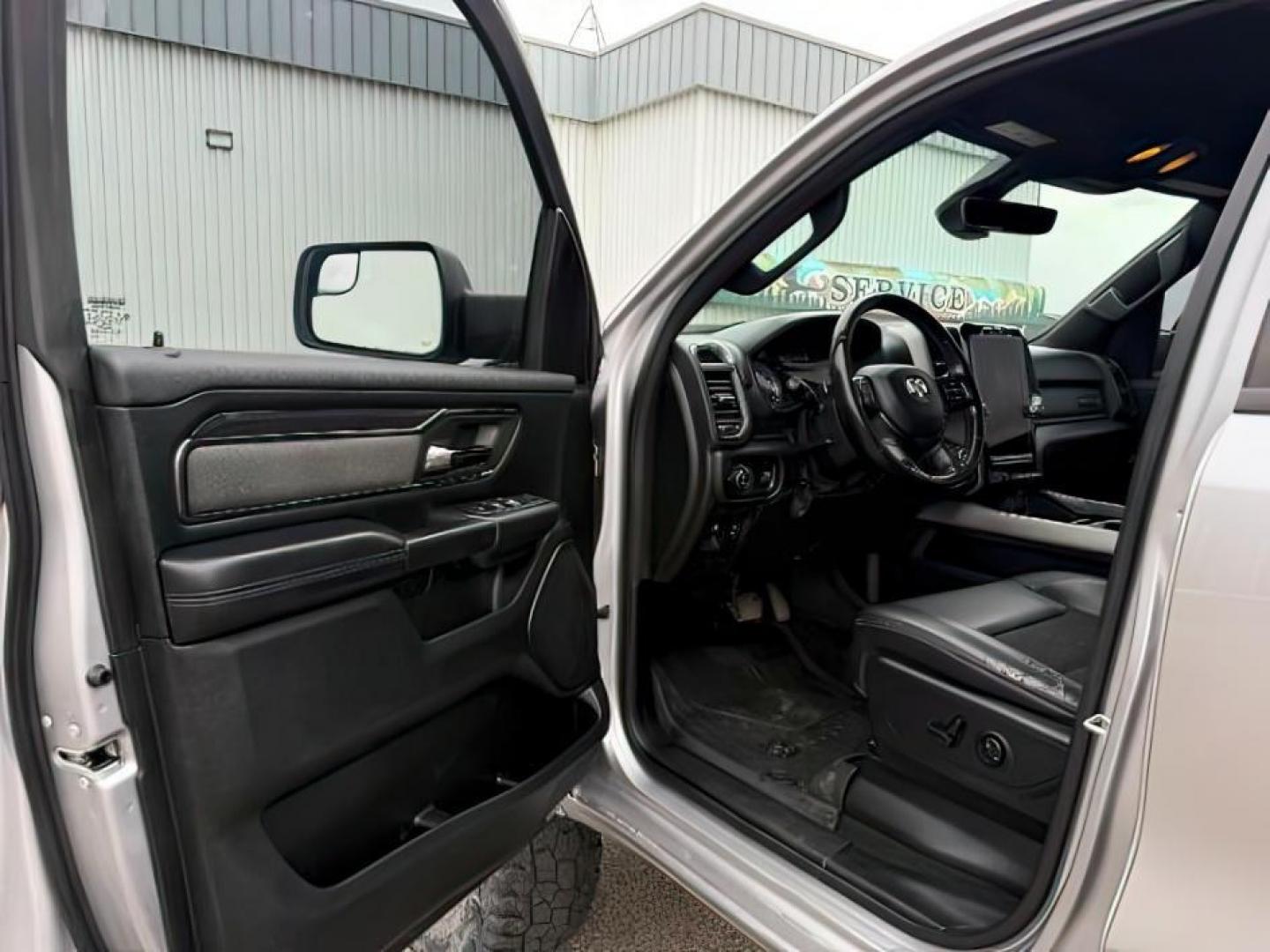 2021 SILVER /Black Ram 1500 Lone Star Crew Cab 4x4 5'7 Box (1C6SRFFT6MN) with an HEMI 5.7L V-8 variable valve control engine, AUTOMATIC transmission, located at 1235 N Woodruff Ave., Idaho Falls, 83401, (208) 523-1053, 43.507172, -112.000488 - At Timberline Auto, finding a great deal on your next vehicle is always easy! Our experienced sales staff goal is to help find you the right vehicle at the right price! Our knowledgeable finance department has options for almost any credit score. We offer extended service contract options to prot - Photo#11