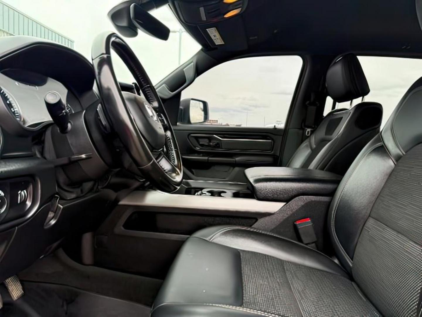 2021 SILVER /Black Ram 1500 Lone Star Crew Cab 4x4 5'7 Box (1C6SRFFT6MN) with an HEMI 5.7L V-8 variable valve control engine, AUTOMATIC transmission, located at 1235 N Woodruff Ave., Idaho Falls, 83401, (208) 523-1053, 43.507172, -112.000488 - At Timberline Auto, finding a great deal on your next vehicle is always easy! Our experienced sales staff goal is to help find you the right vehicle at the right price! Our knowledgeable finance department has options for almost any credit score. We offer extended service contract options to prot - Photo#12