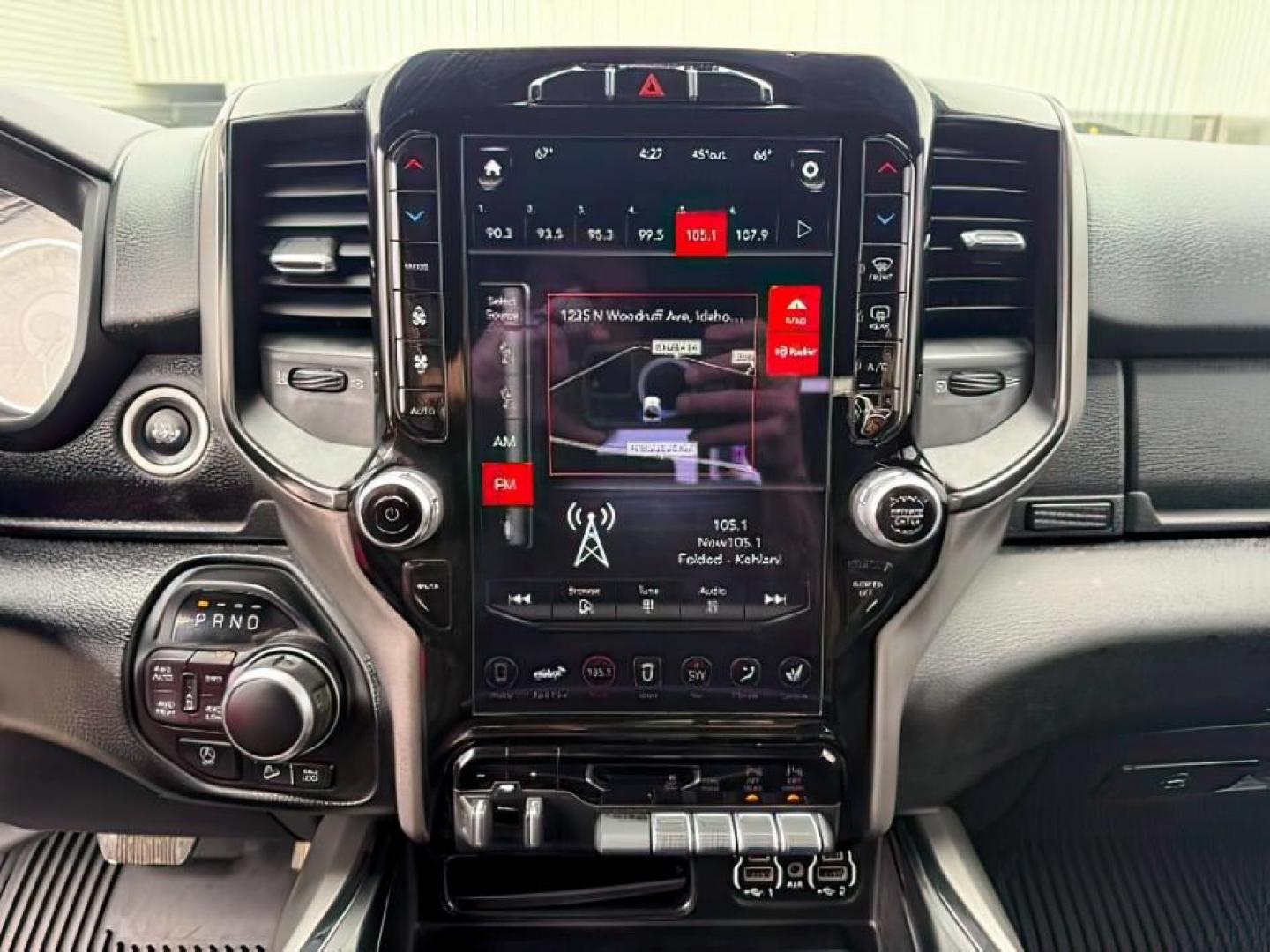 2021 SILVER /Black Ram 1500 Lone Star Crew Cab 4x4 5'7 Box (1C6SRFFT6MN) with an HEMI 5.7L V-8 variable valve control engine, AUTOMATIC transmission, located at 1235 N Woodruff Ave., Idaho Falls, 83401, (208) 523-1053, 43.507172, -112.000488 - At Timberline Auto, finding a great deal on your next vehicle is always easy! Our experienced sales staff goal is to help find you the right vehicle at the right price! Our knowledgeable finance department has options for almost any credit score. We offer extended service contract options to prot - Photo#15